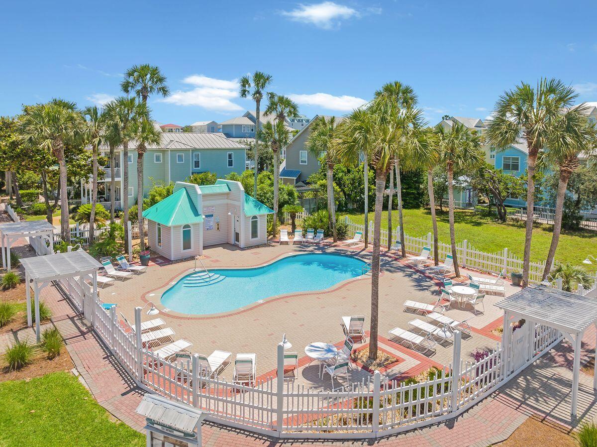 CRYSTAL SHORES - Residential