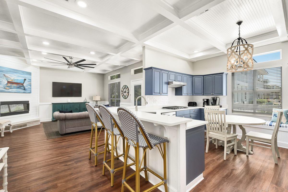 CRYSTAL SHORES - Residential