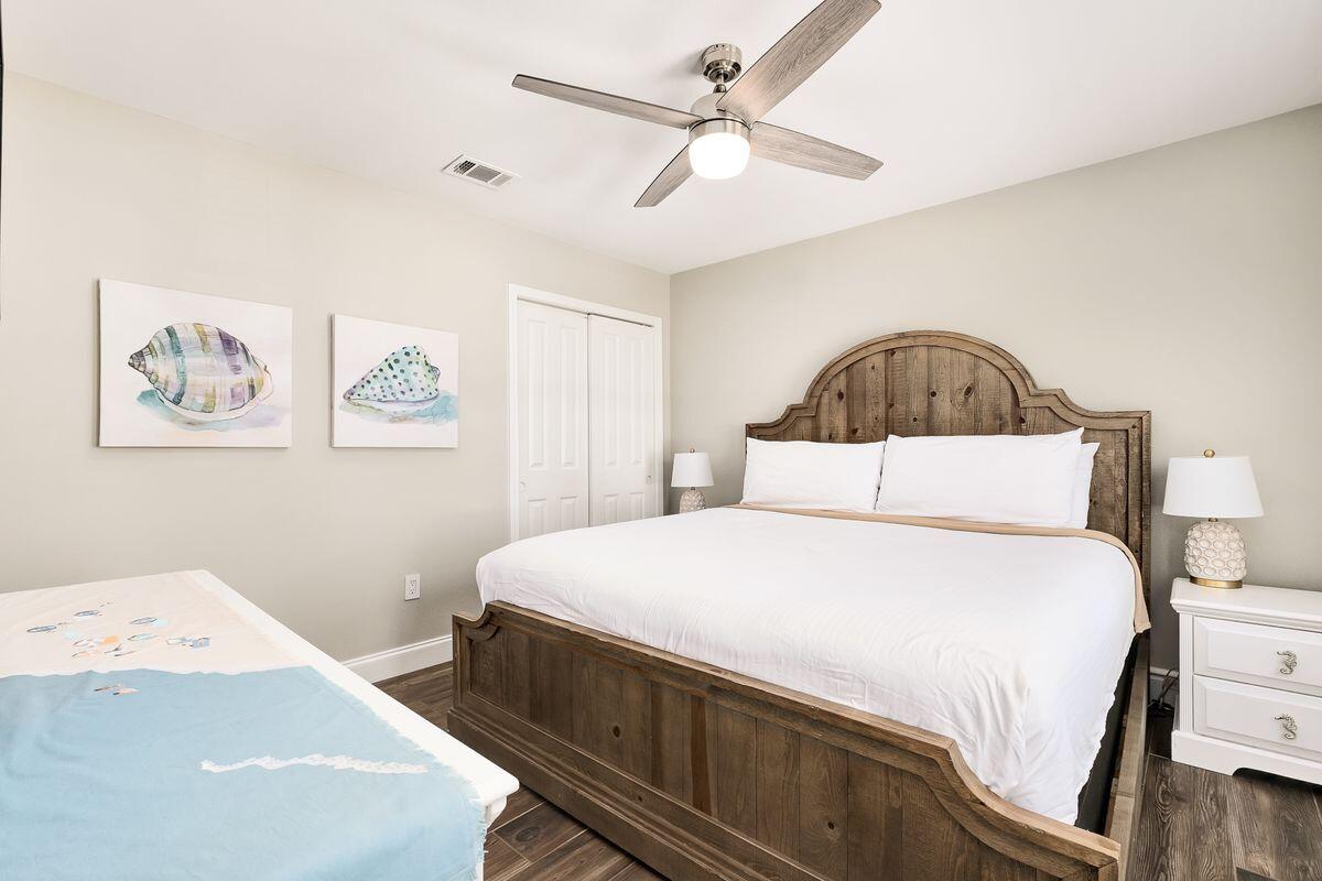 CRYSTAL SHORES - Residential