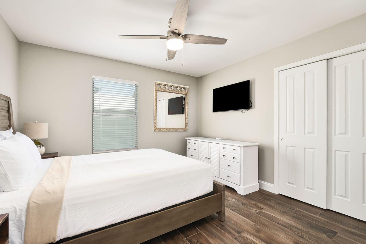 CRYSTAL SHORES - Residential