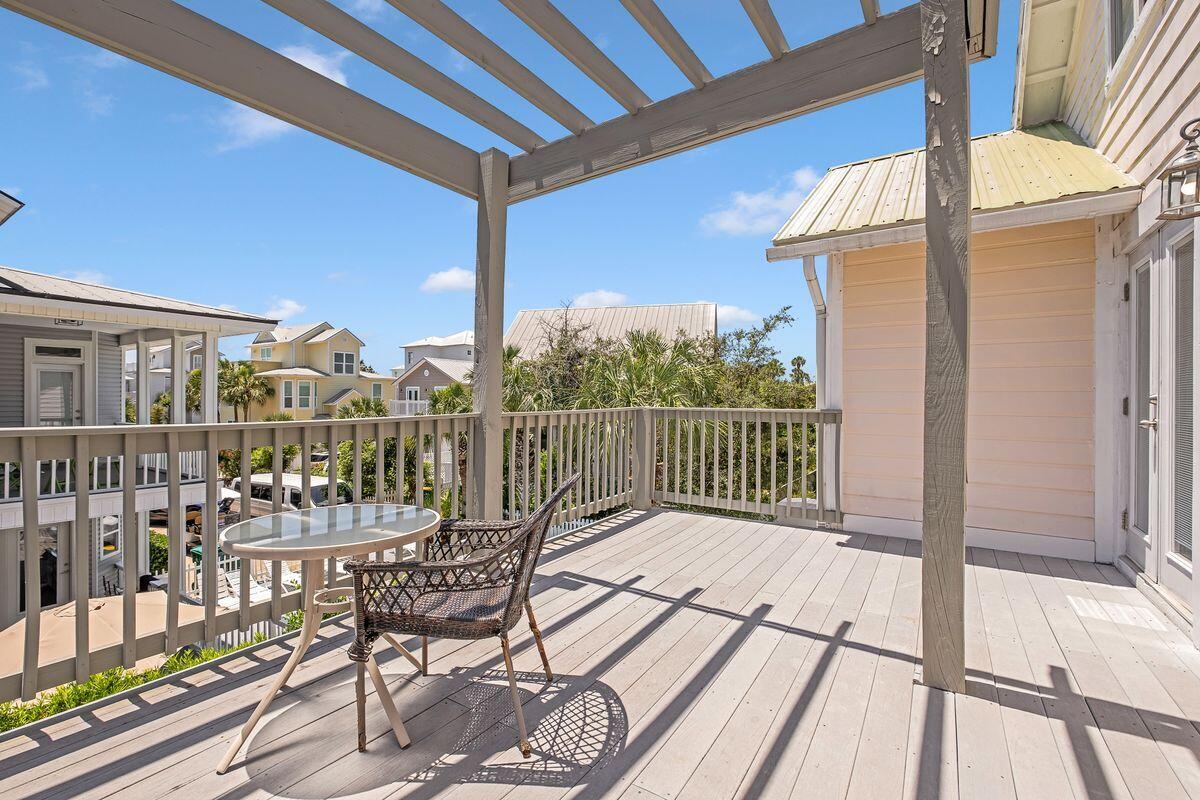 CRYSTAL SHORES - Residential