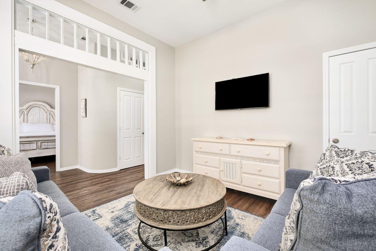 CRYSTAL SHORES - Residential