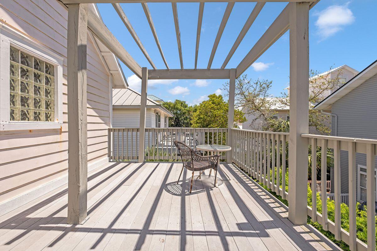 CRYSTAL SHORES - Residential