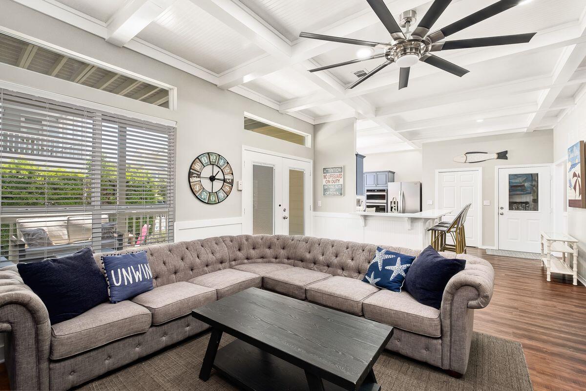CRYSTAL SHORES - Residential