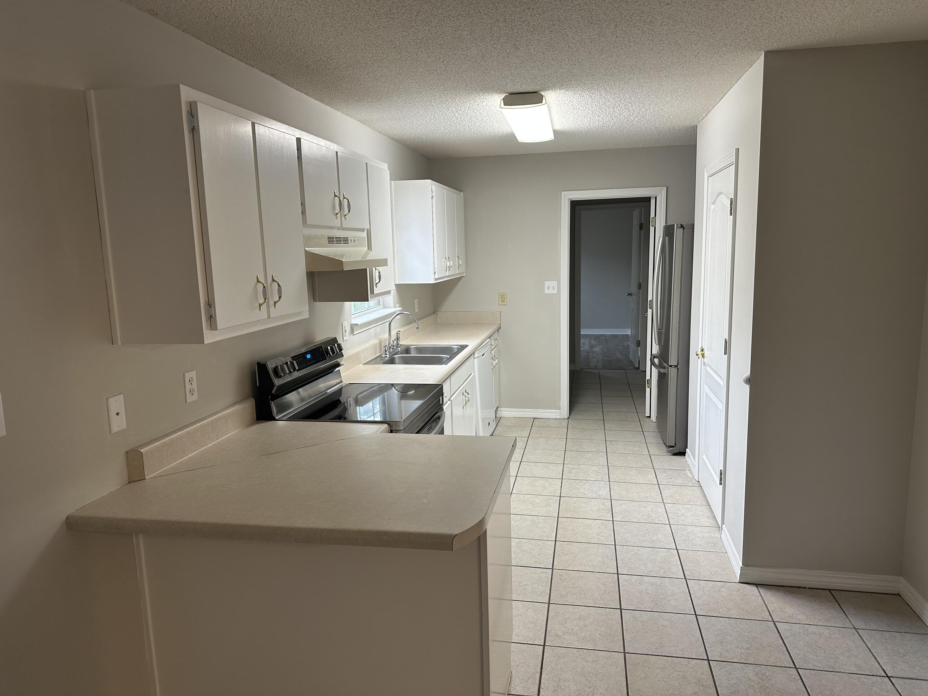 SAN PEDRO PLAZA - Residential Lease