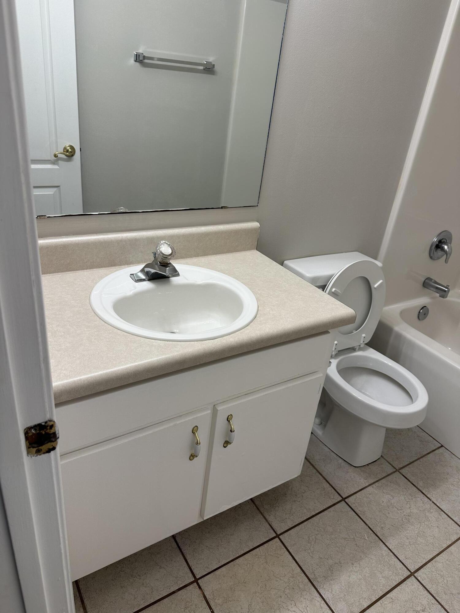 SAN PEDRO PLAZA - Residential Lease