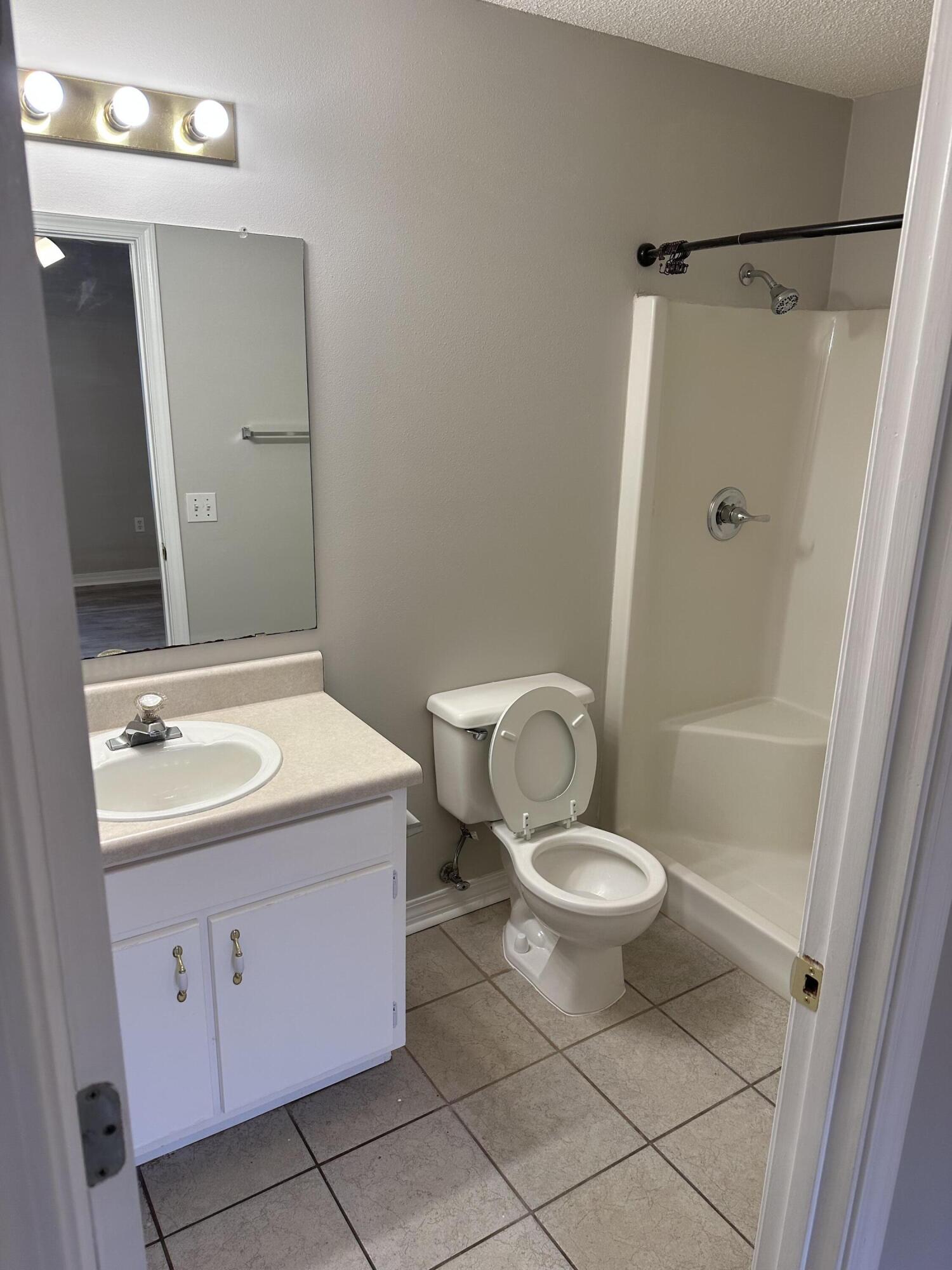 SAN PEDRO PLAZA - Residential Lease