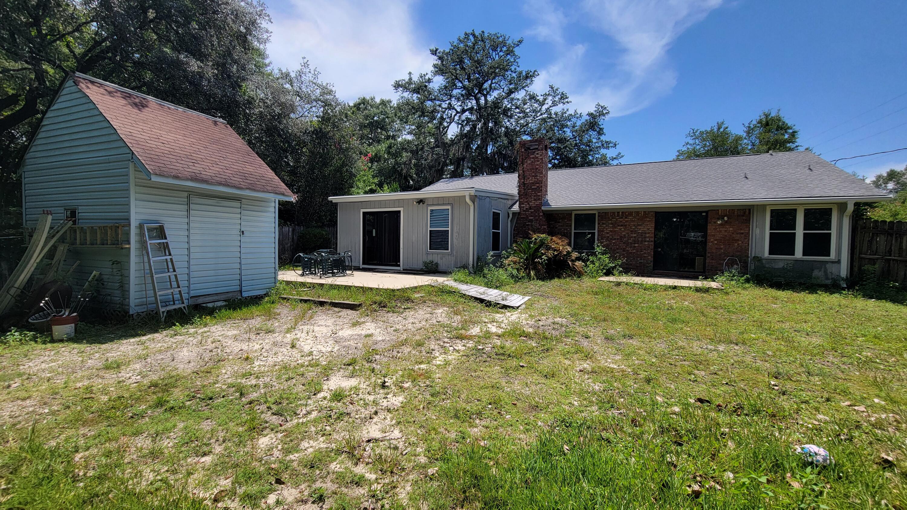 PINEWOOD ESTATES - Residential