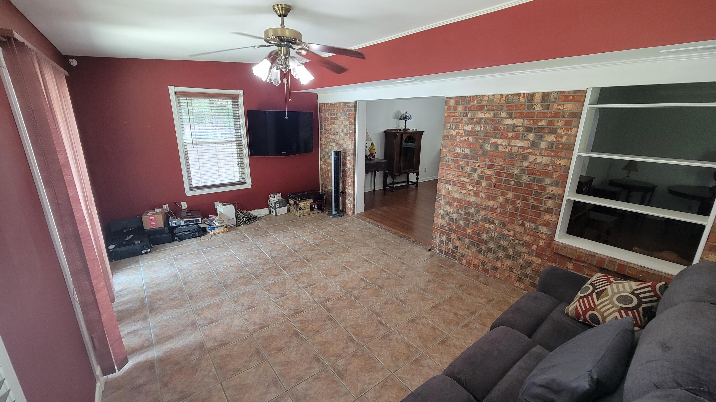 PINEWOOD ESTATES - Residential