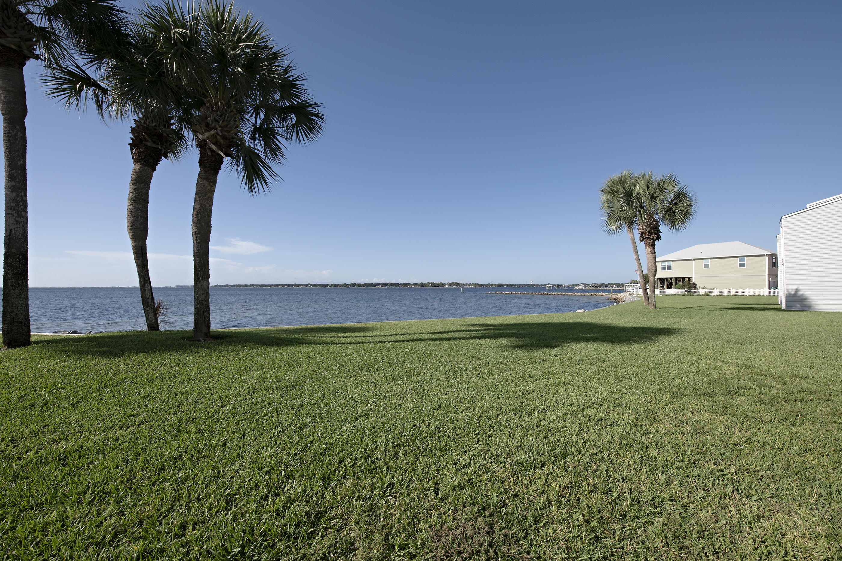 FINISTERRA CONDO - Residential