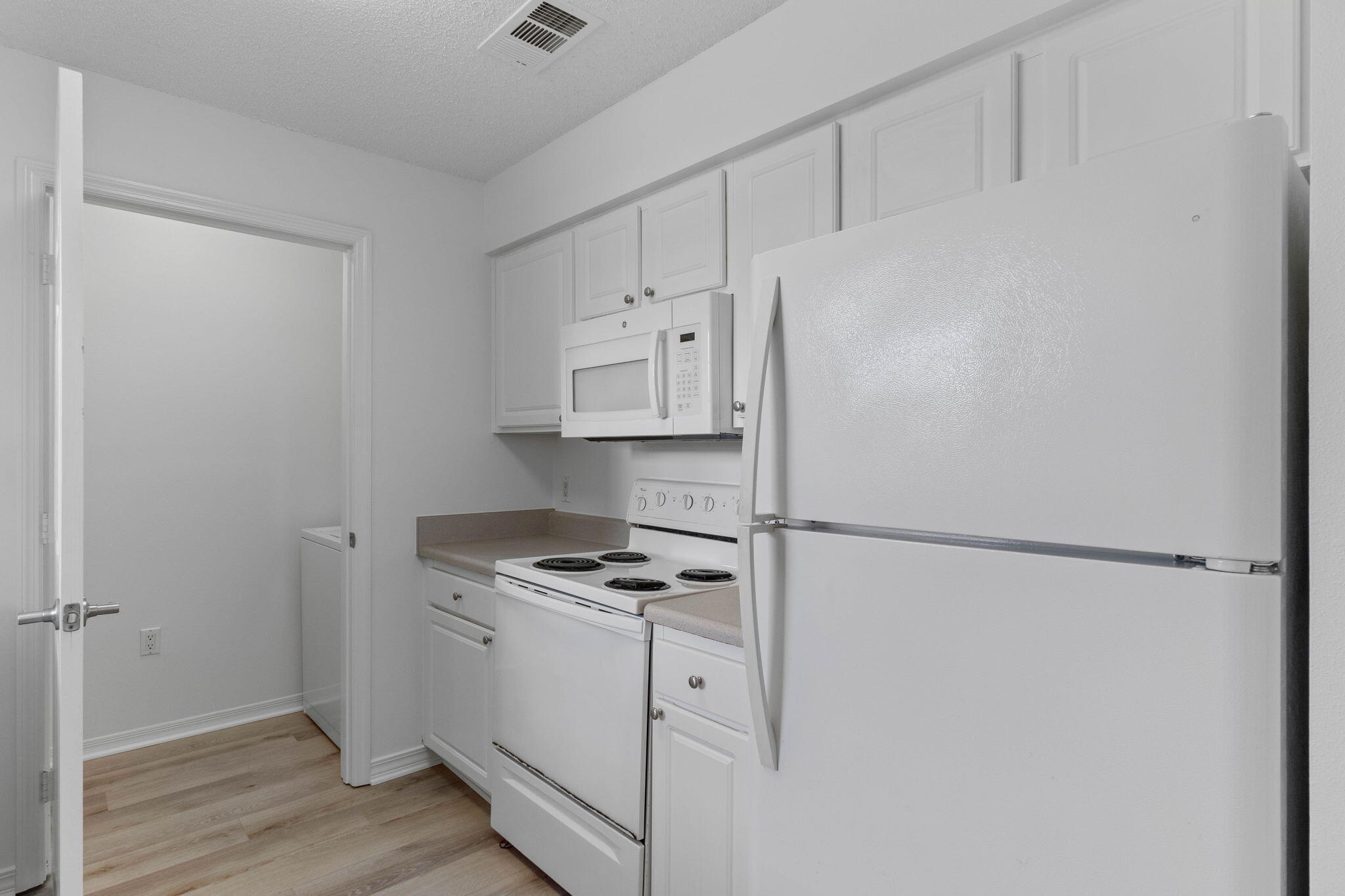 THE FLORIDA CLUB - Residential Lease