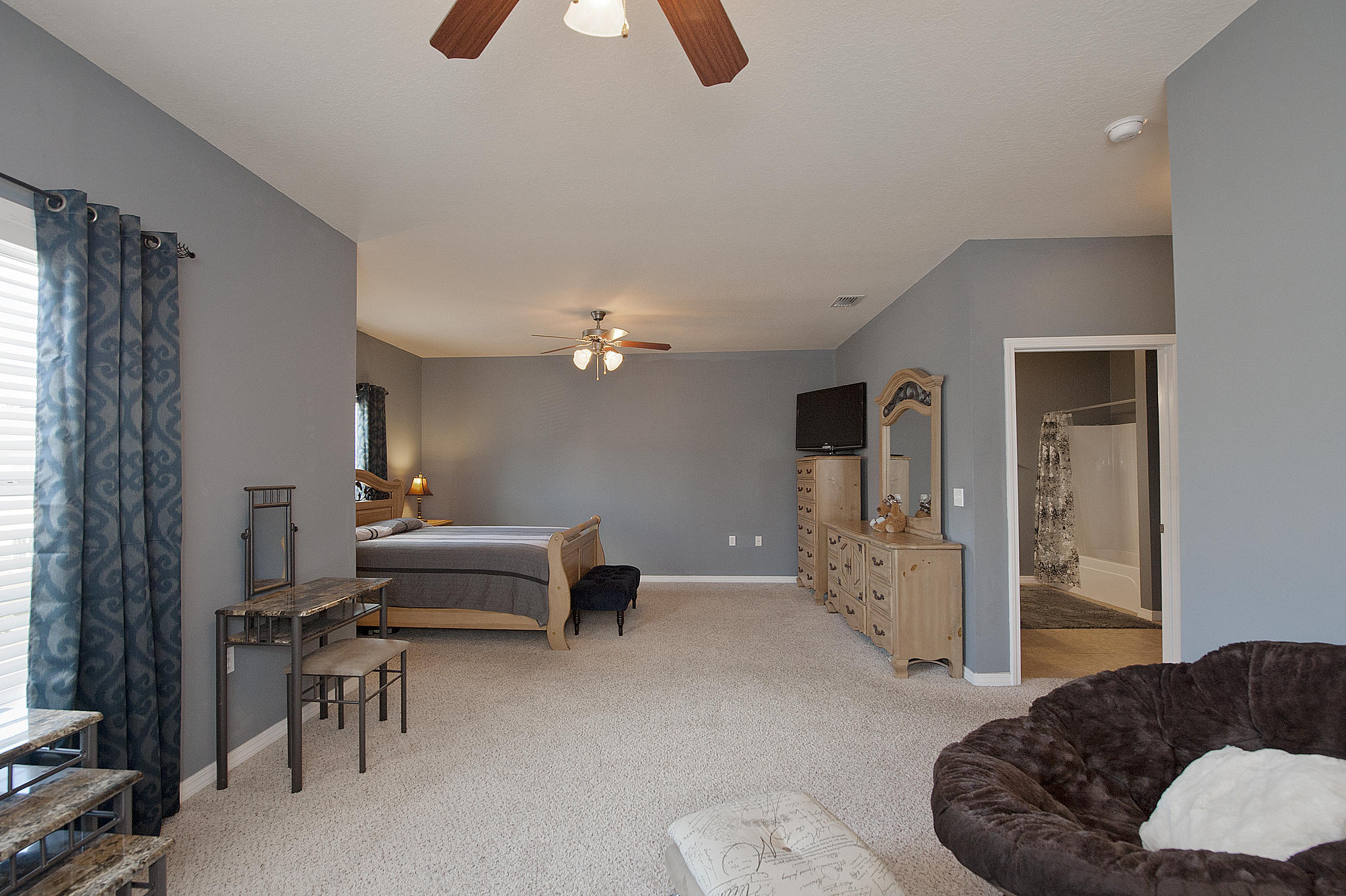 MERIDIAN SQUARE T/H - Residential