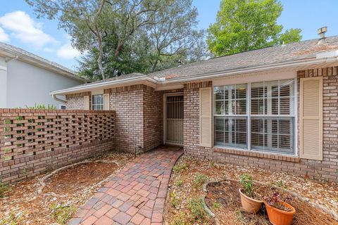 A home in Niceville