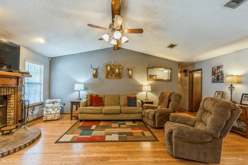 KENNEDY LAKES 1ST ADDN - Residential