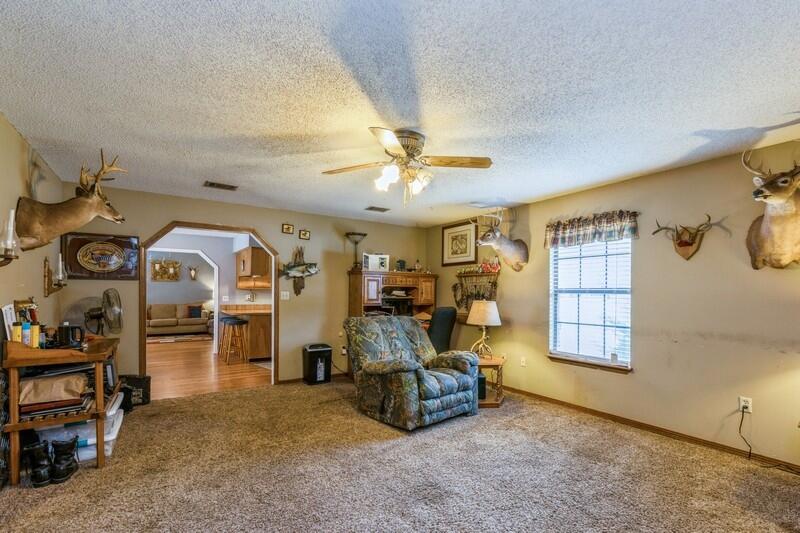 KENNEDY LAKES 1ST ADDN - Residential