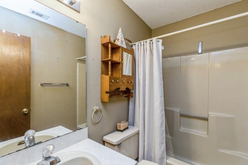 KENNEDY LAKES 1ST ADDN - Residential