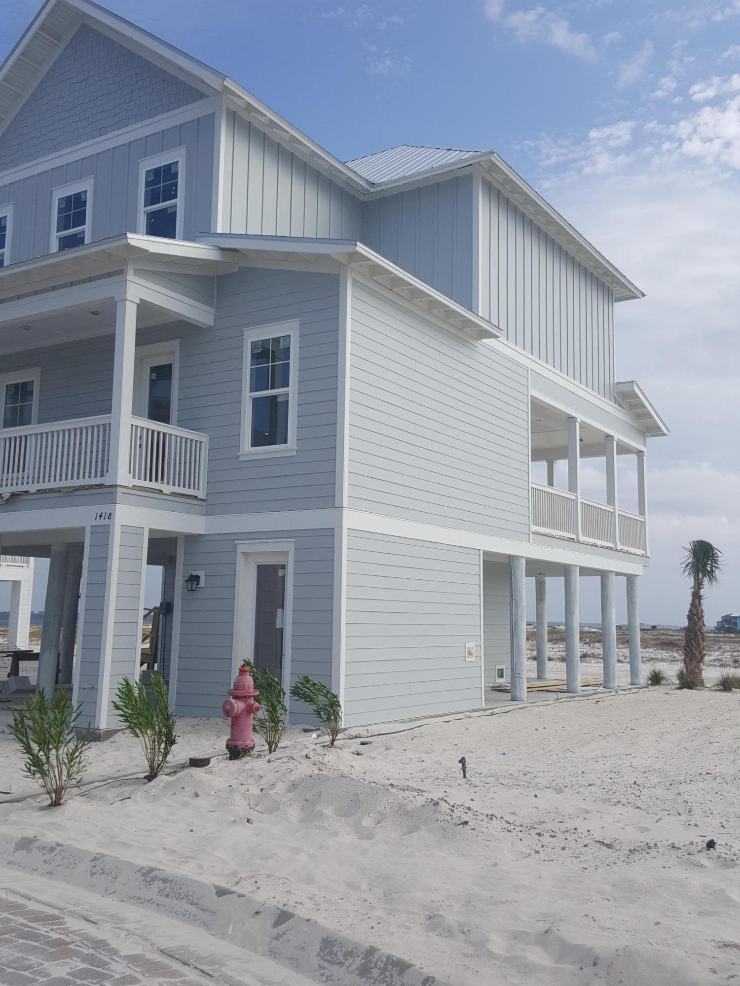 BY THE SEA - Residential