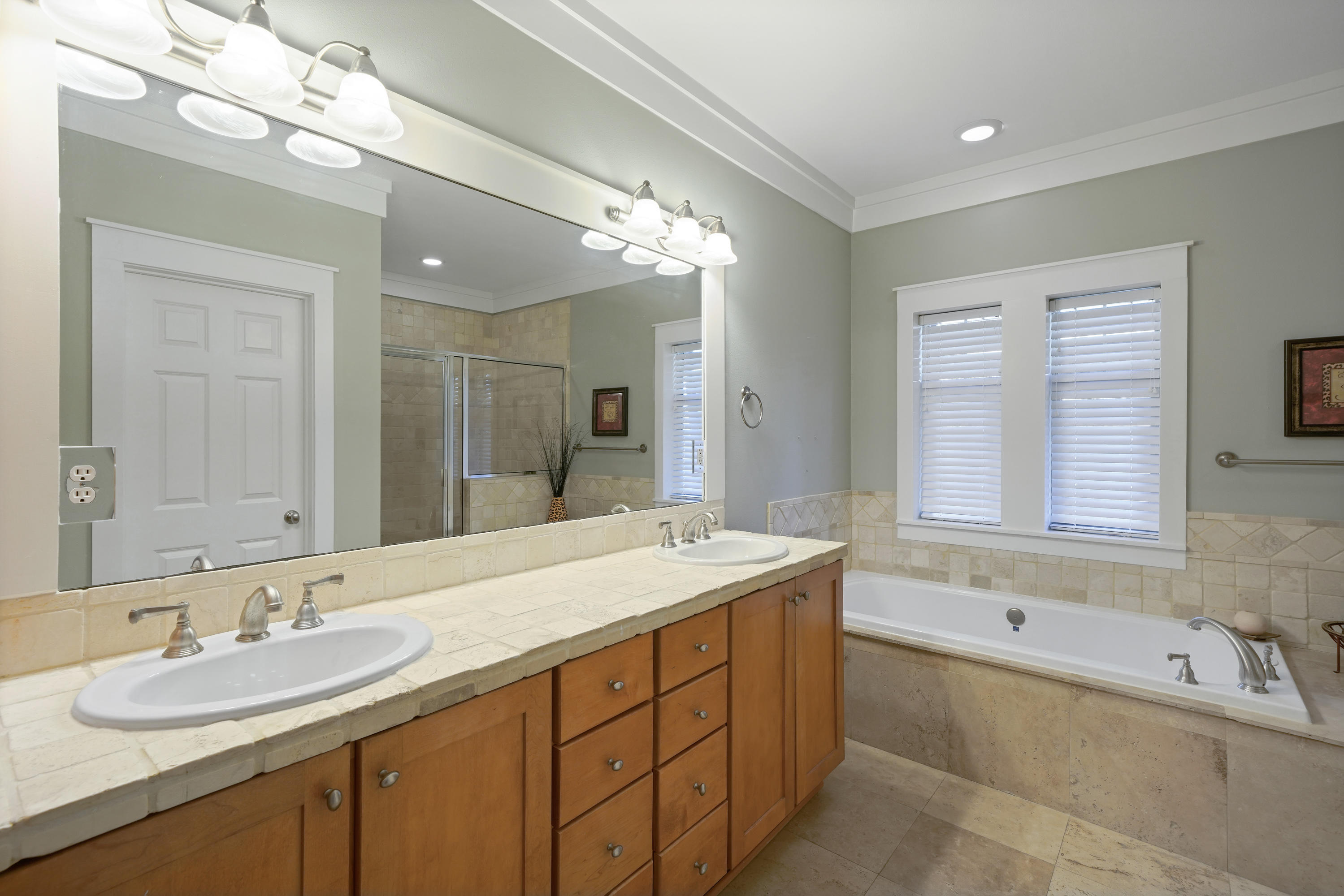 MAGNOLIA BAY - Residential