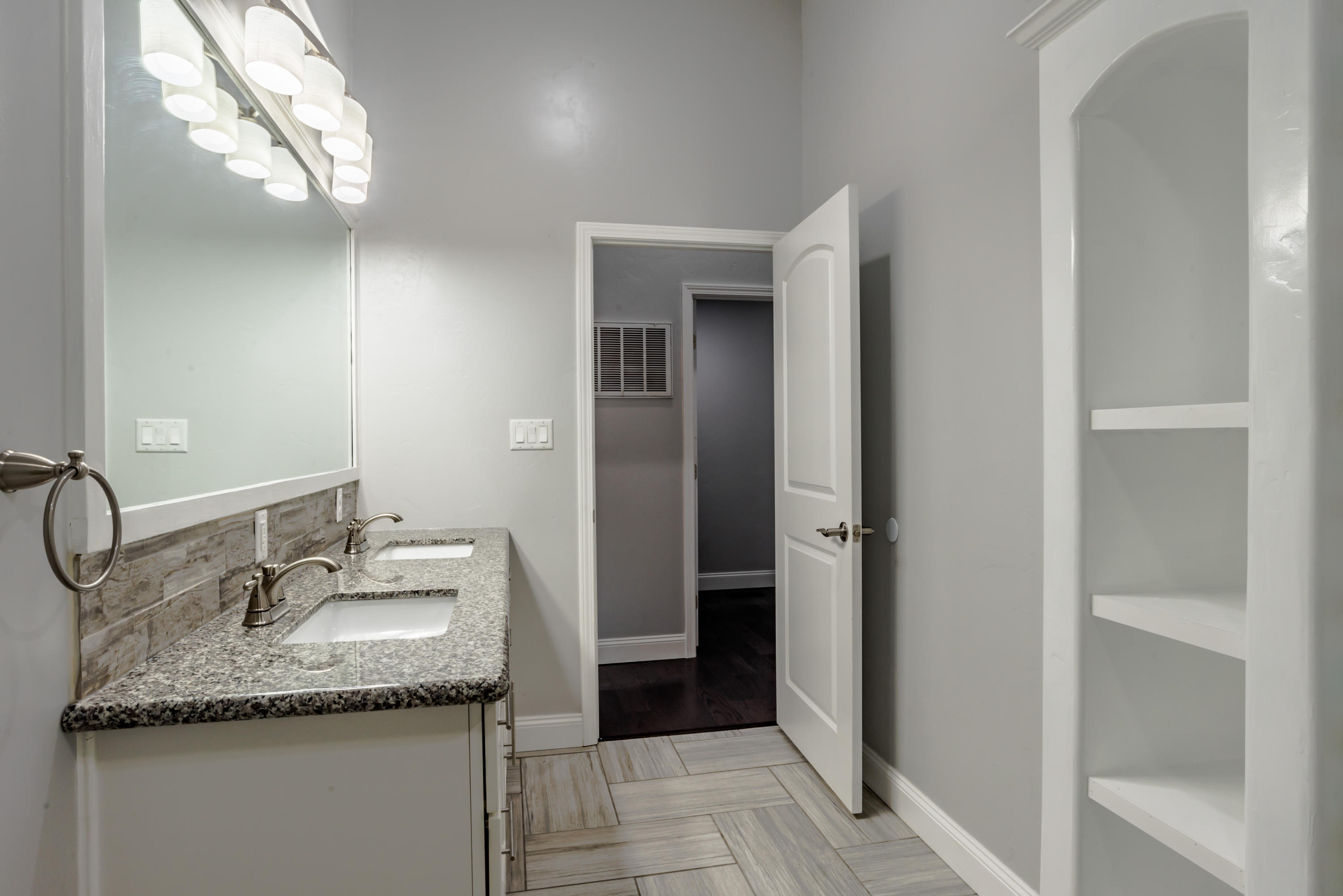 RIVER GARDENS - Residential