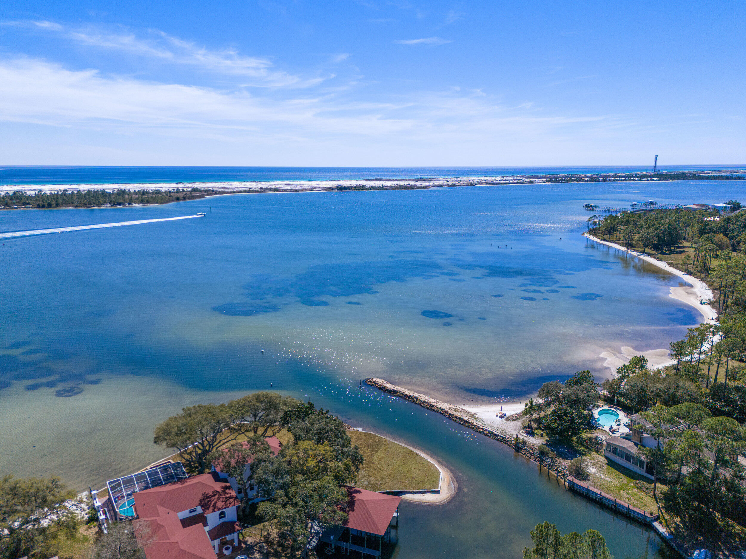 MARINERS COVE - Residential