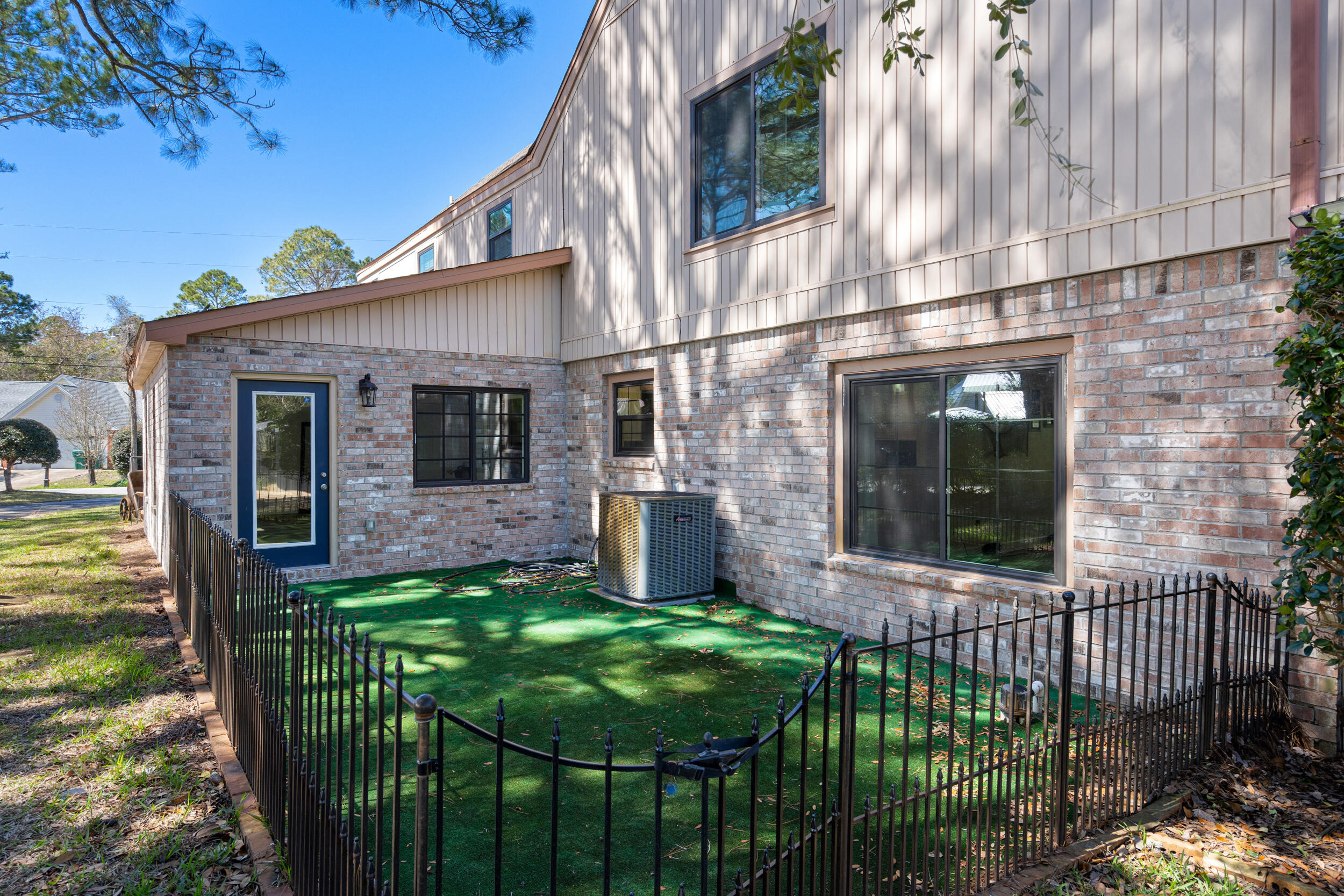 MARINERS COVE - Residential