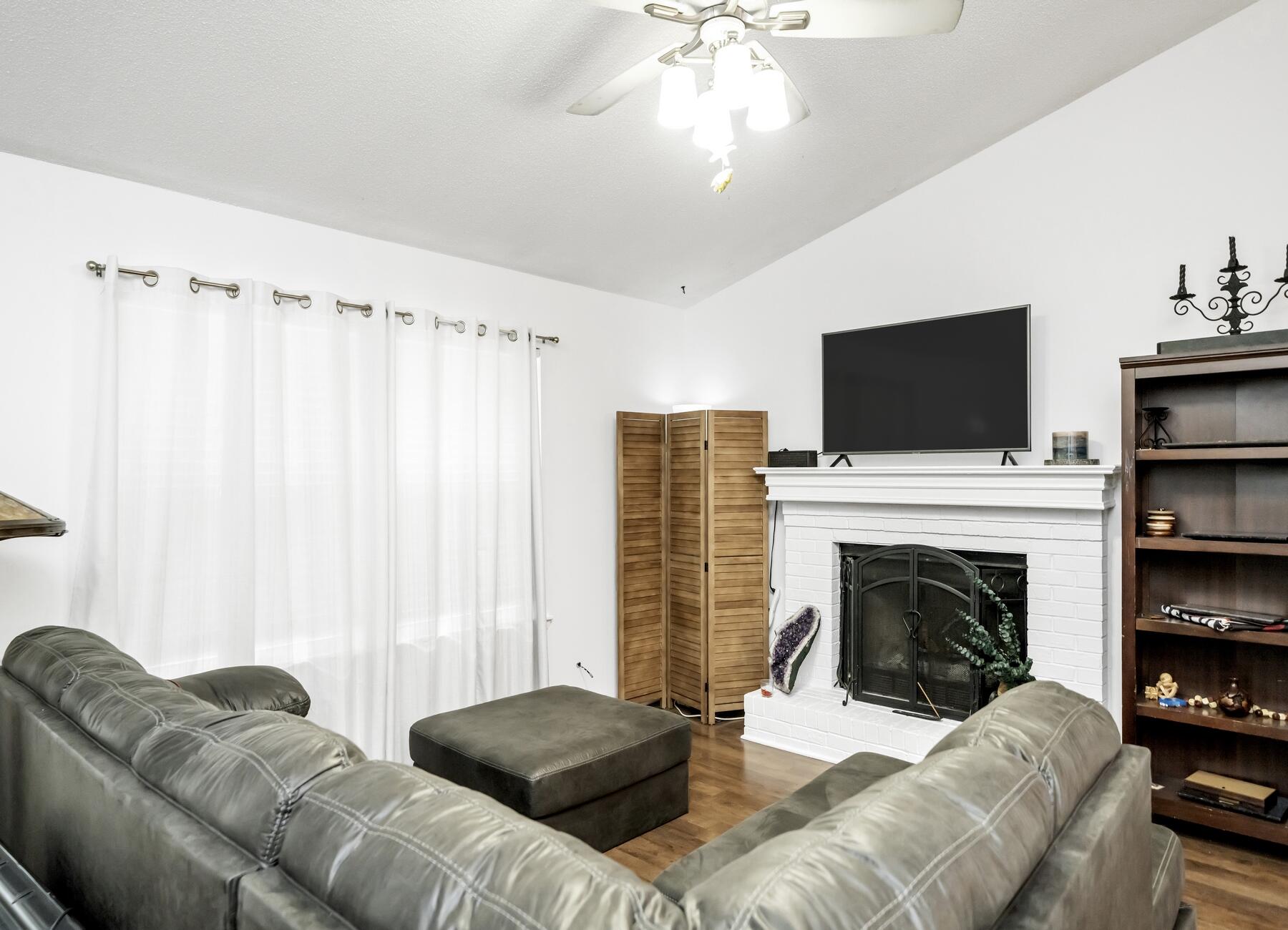 INDIAN OAKS - Residential Lease