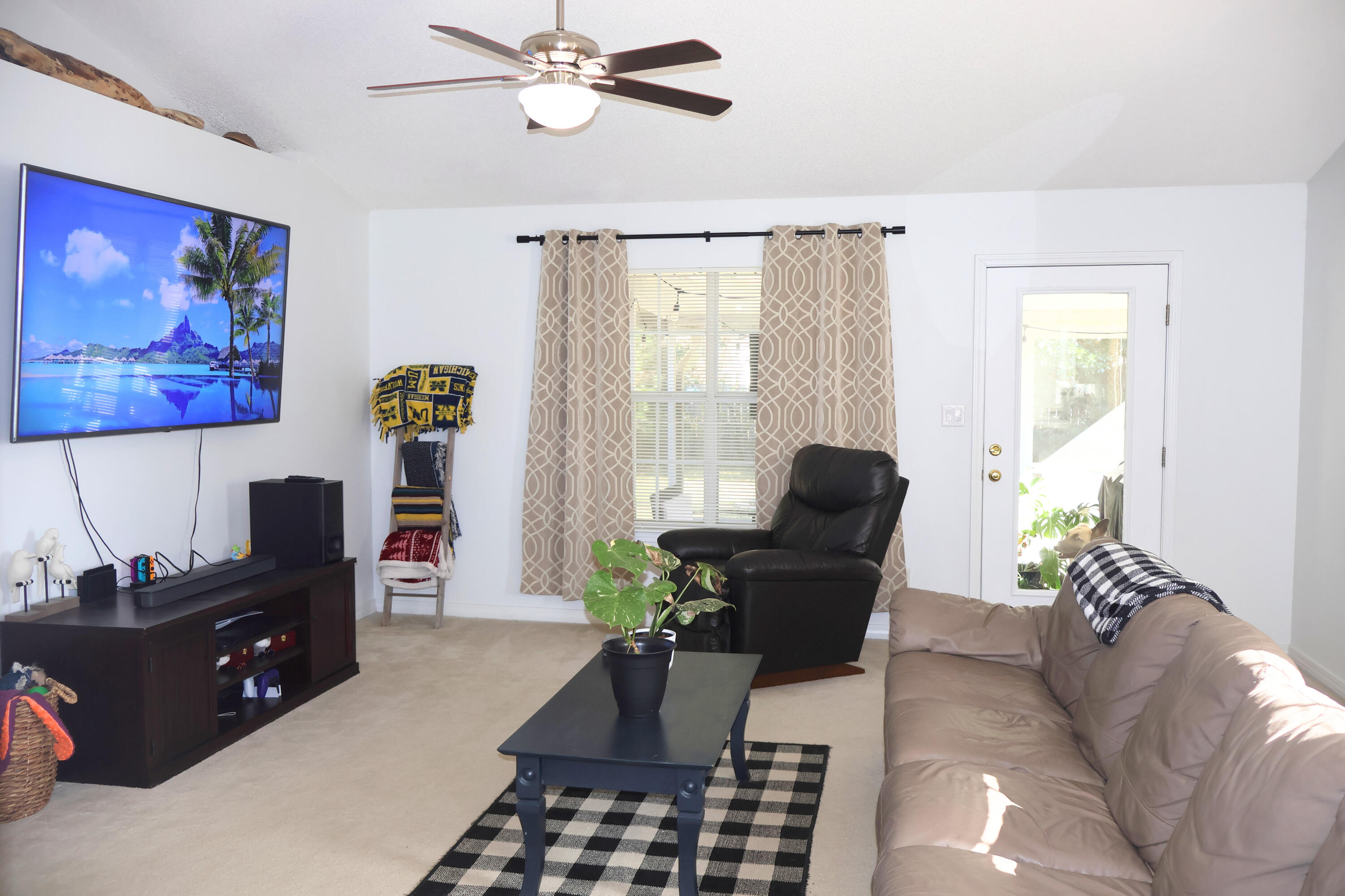 HAWK'S NEST - Residential