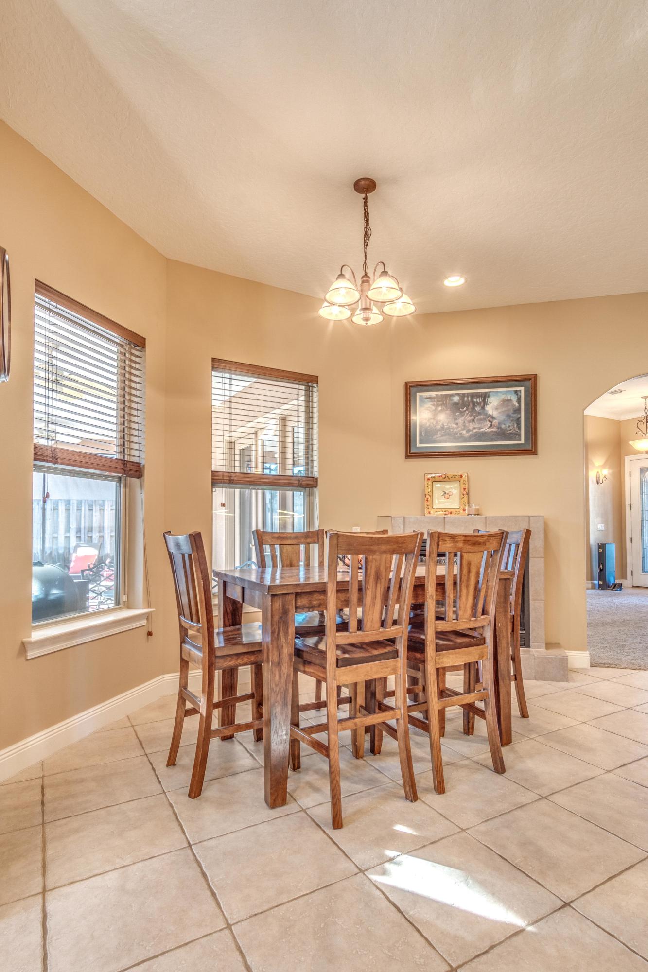 CHARDONNAY ESTATES - Residential