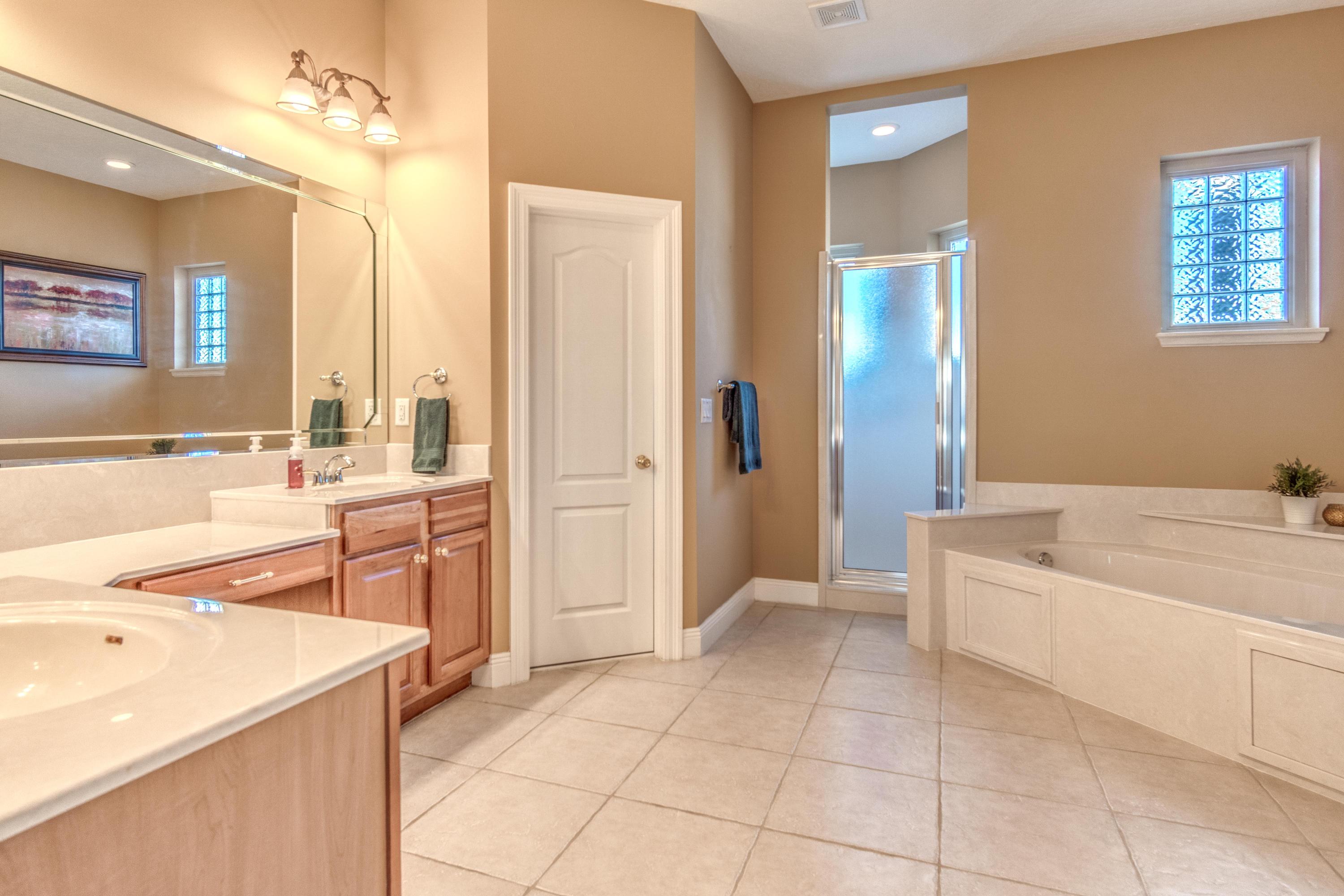 CHARDONNAY ESTATES - Residential