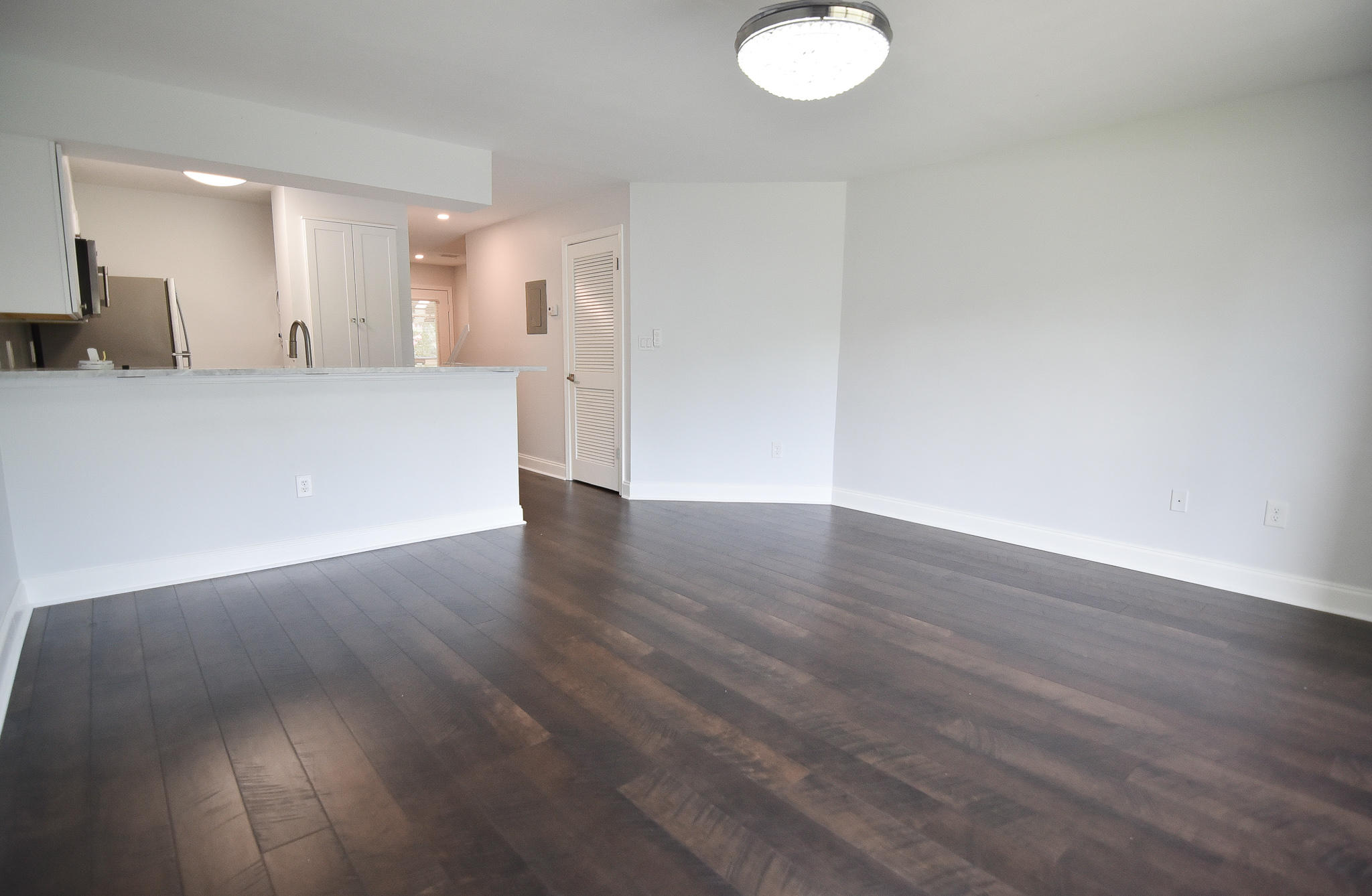 LAKESIDE CONDO AT BLUEWATER BAY - Residential