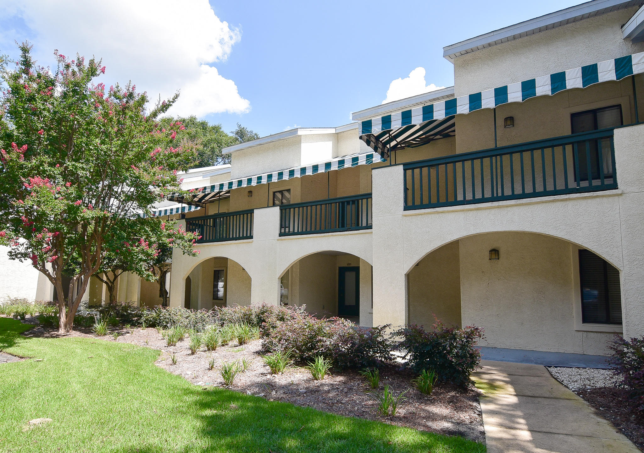 LAKESIDE CONDO AT BLUEWATER BAY - Residential