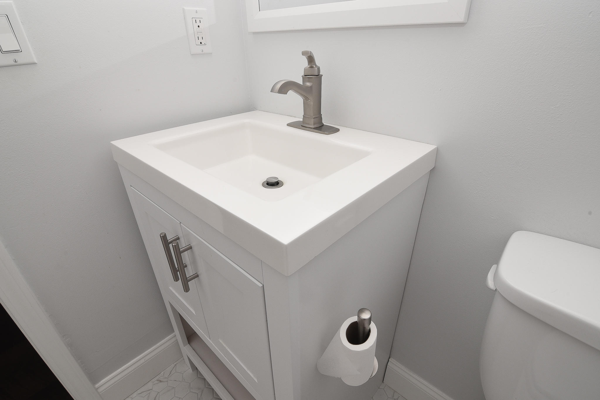 LAKESIDE CONDO AT BLUEWATER BAY - Residential