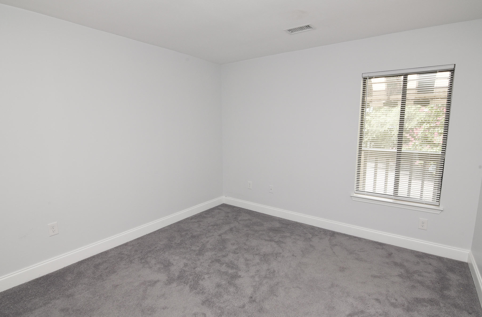 LAKESIDE CONDO AT BLUEWATER BAY - Residential