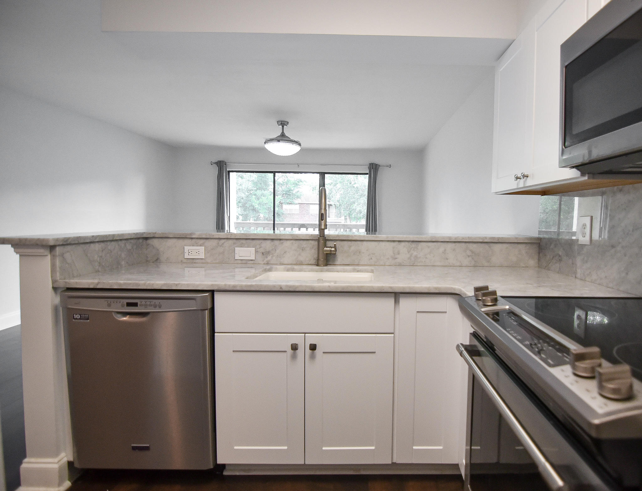 LAKESIDE CONDO AT BLUEWATER BAY - Residential