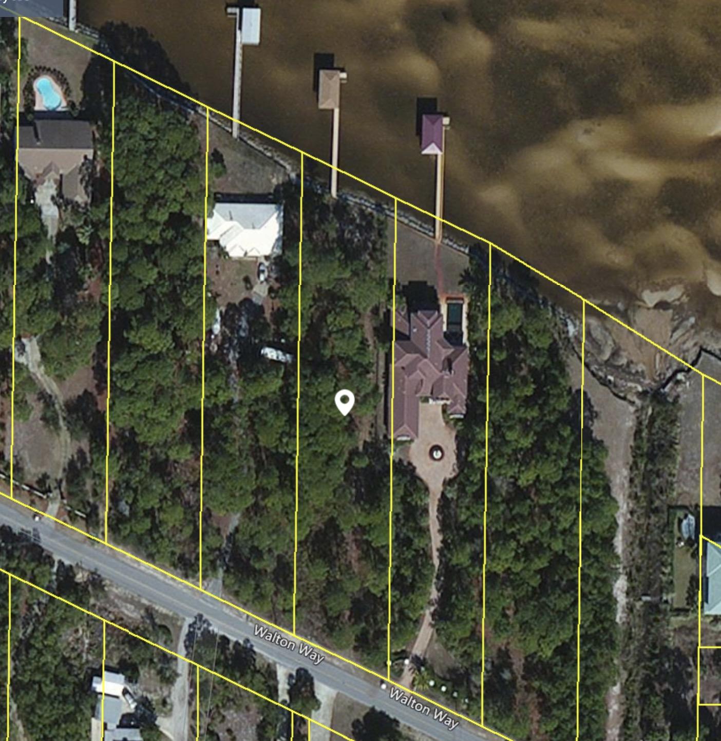 WHISPERING OAKS - Land