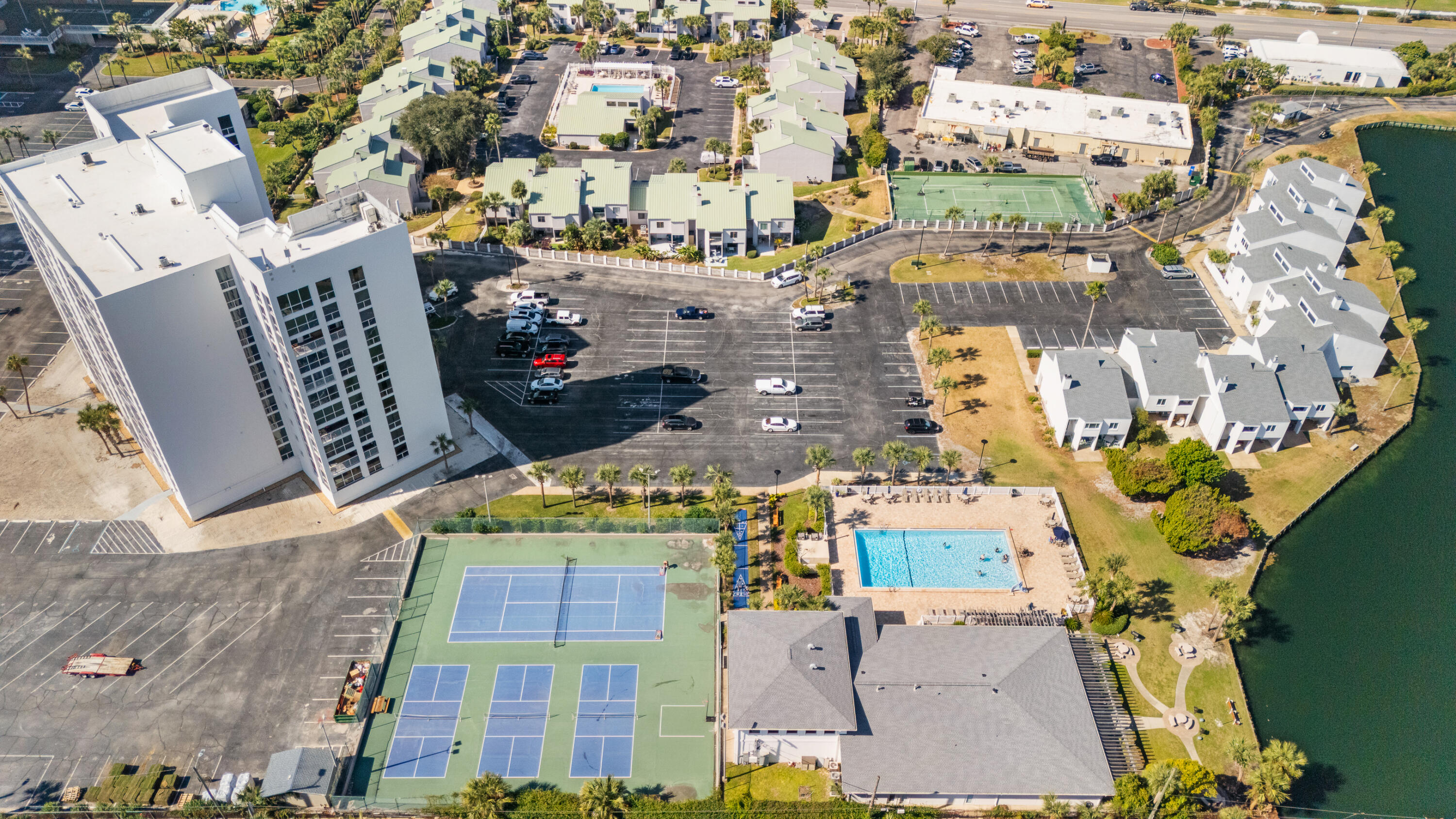 SHORELINE TOWERS 1 - Residential