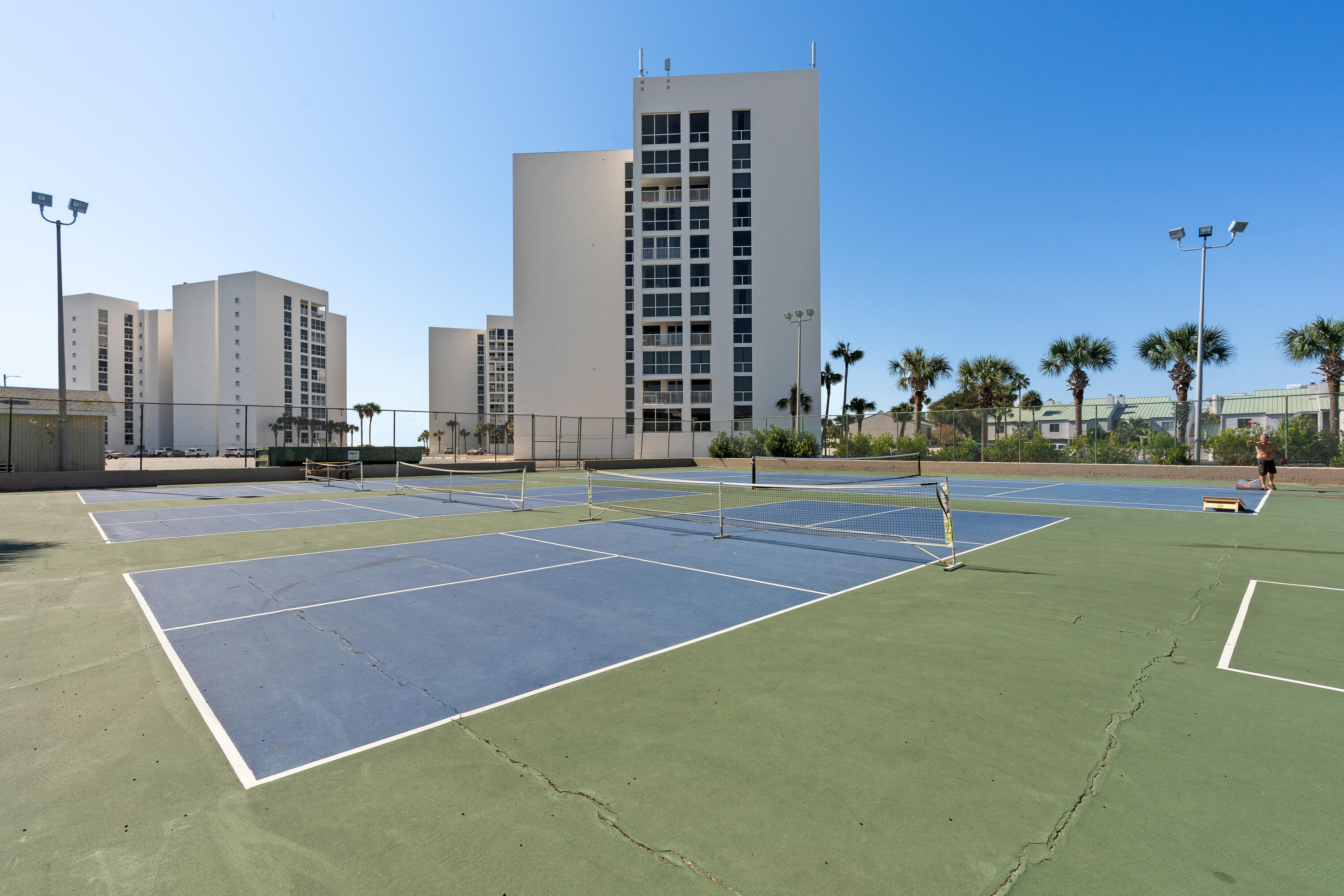 SHORELINE TOWERS 1 - Residential