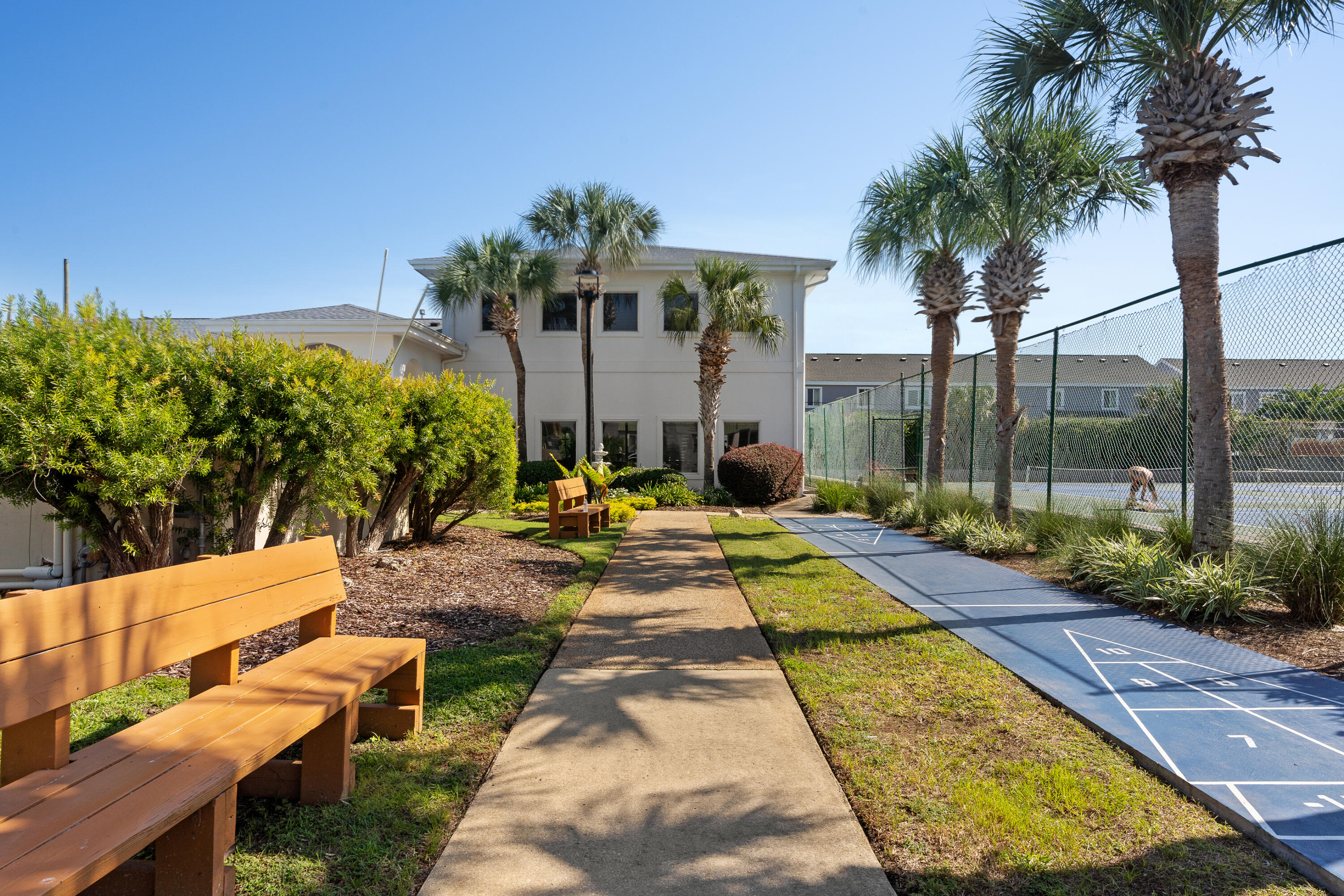 SHORELINE TOWERS 1 - Residential