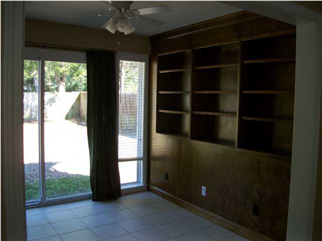 MARY ESTHER MANOR - Residential Lease