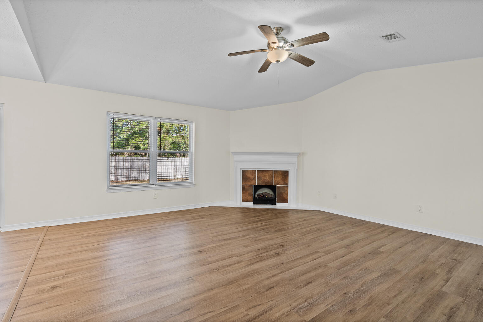 WOODRIDGE MANOR - Residential