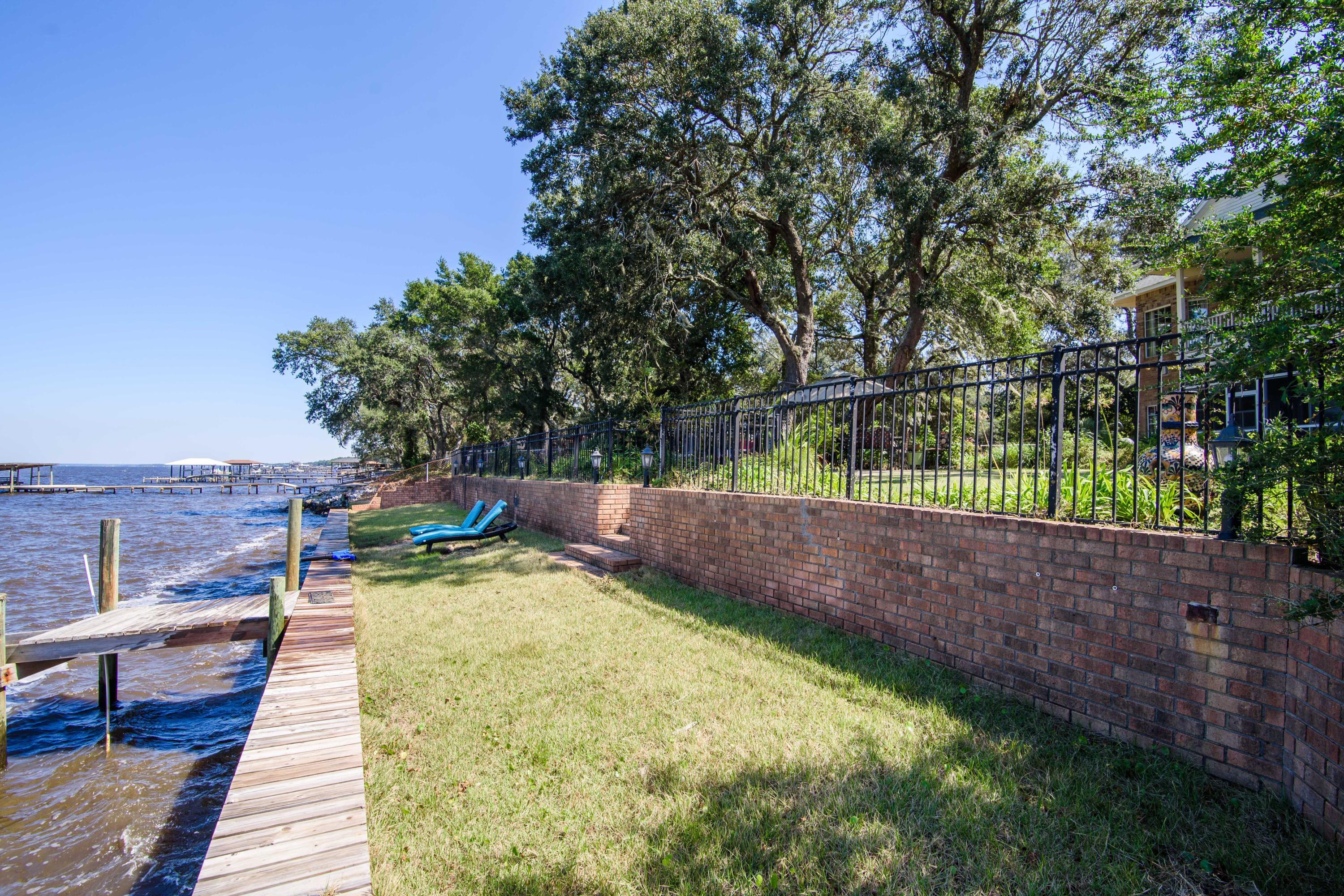 HICKORY SHORES - Residential
