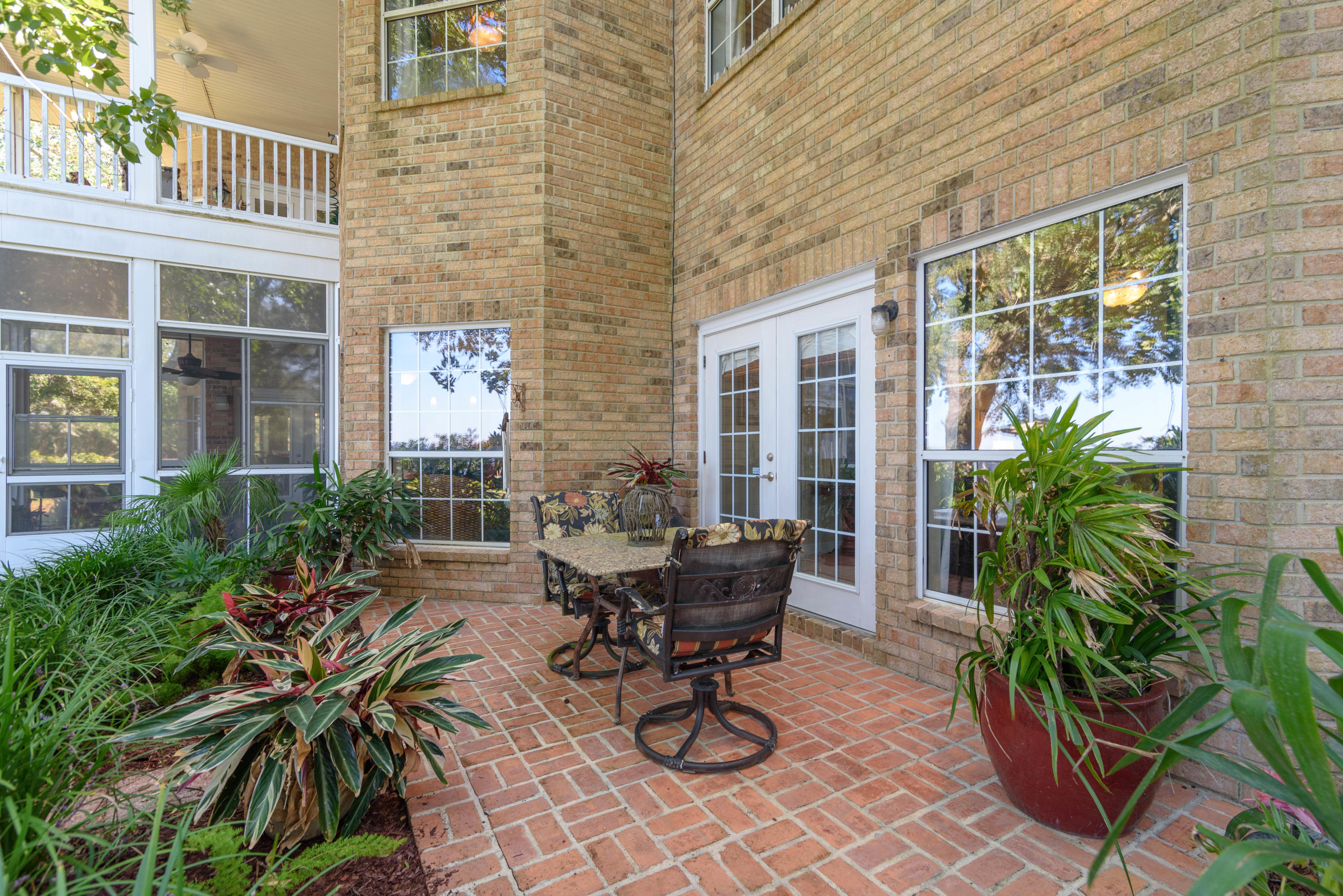 HICKORY SHORES - Residential