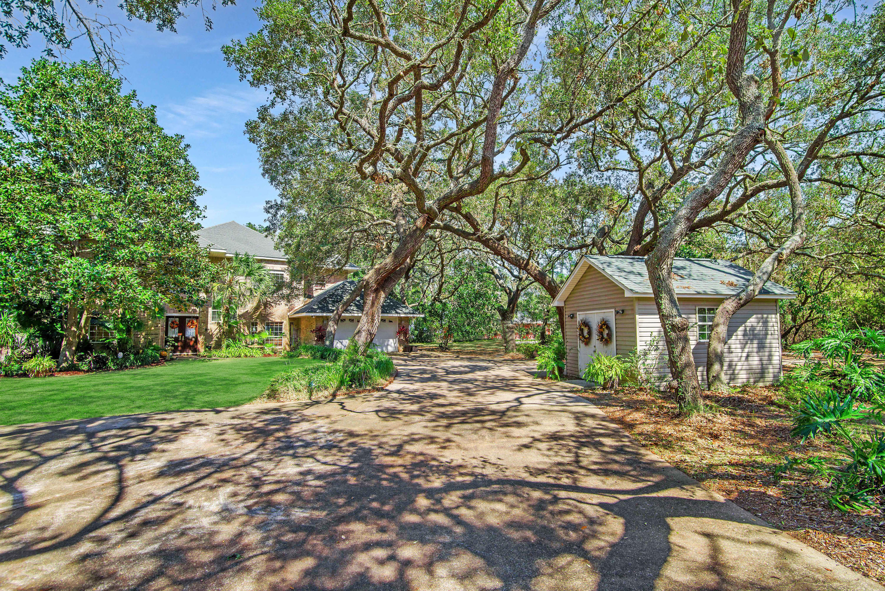 HICKORY SHORES - Residential