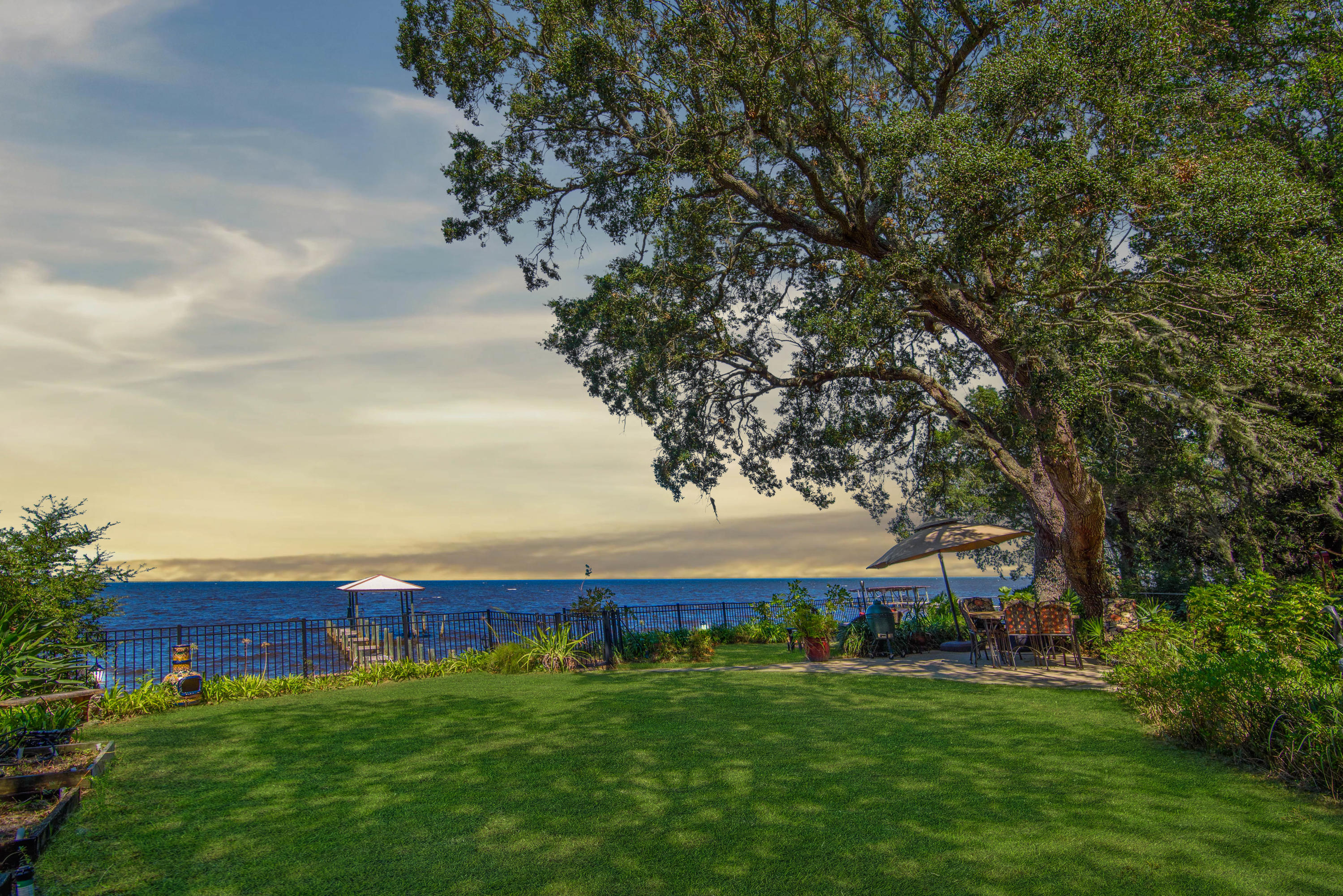 HICKORY SHORES - Residential