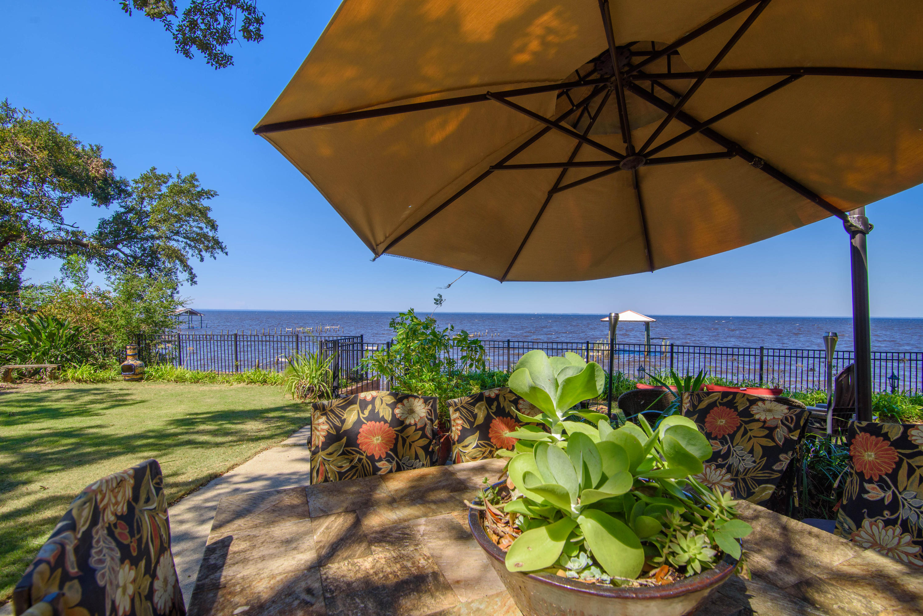 HICKORY SHORES - Residential