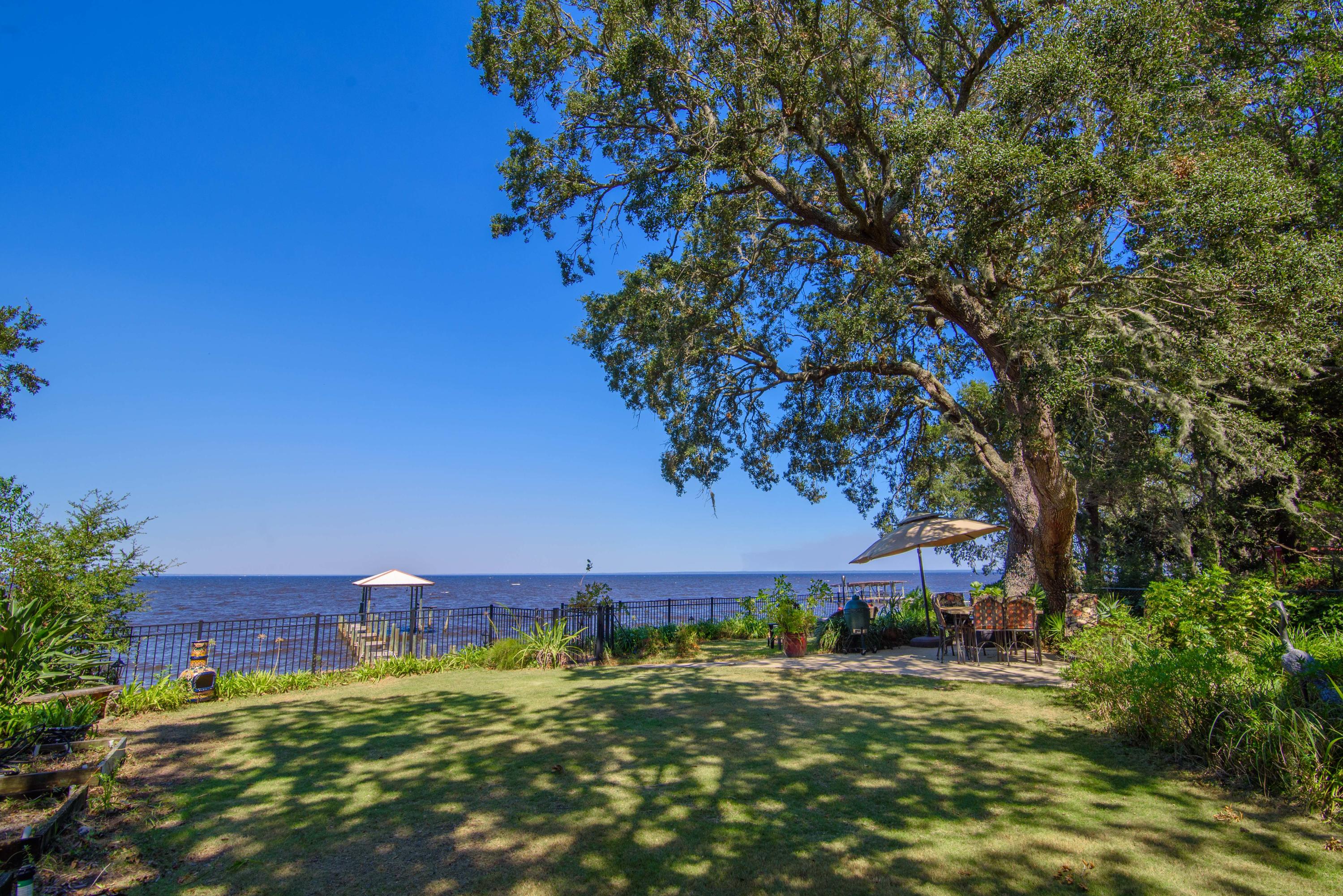 HICKORY SHORES - Residential