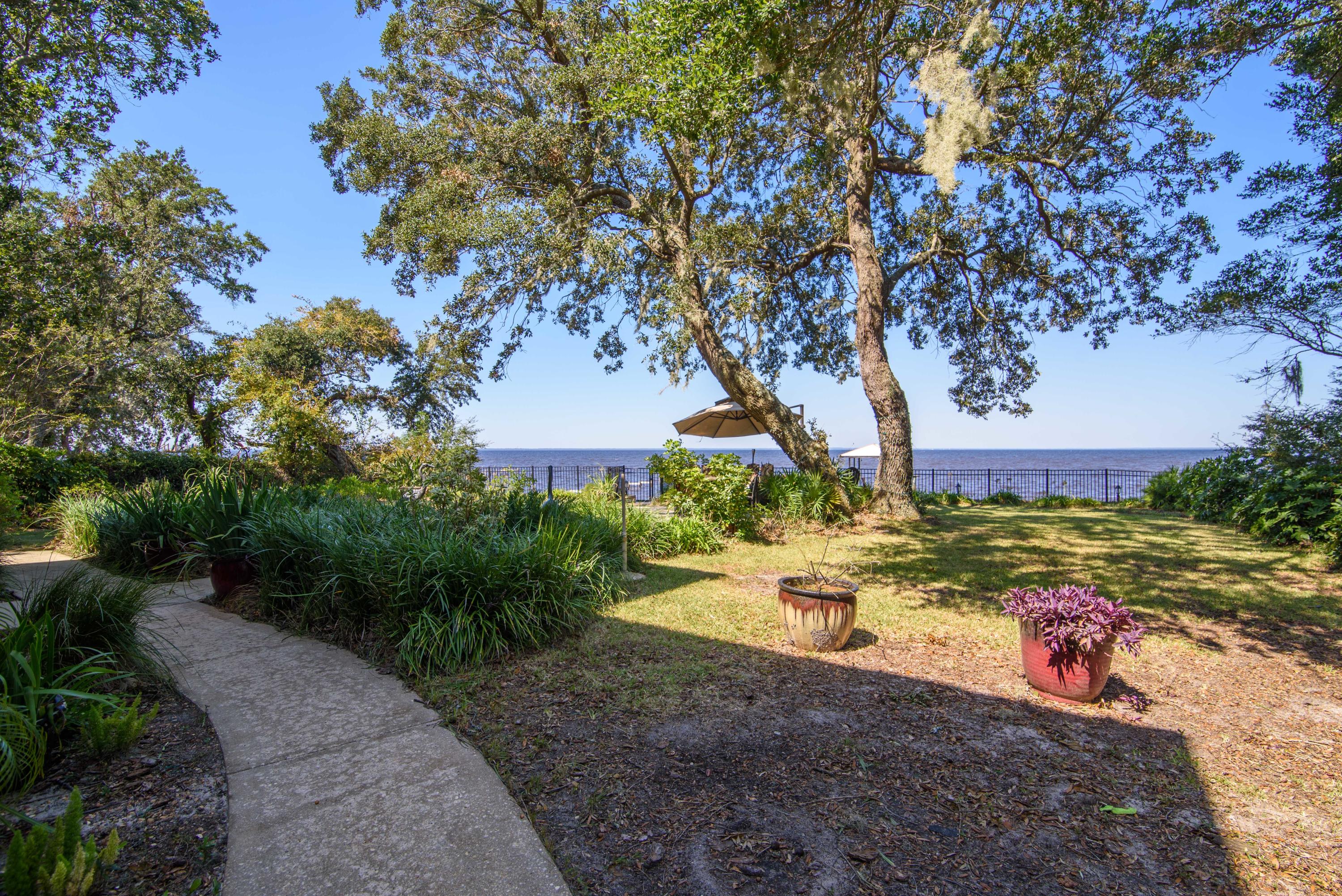 HICKORY SHORES - Residential