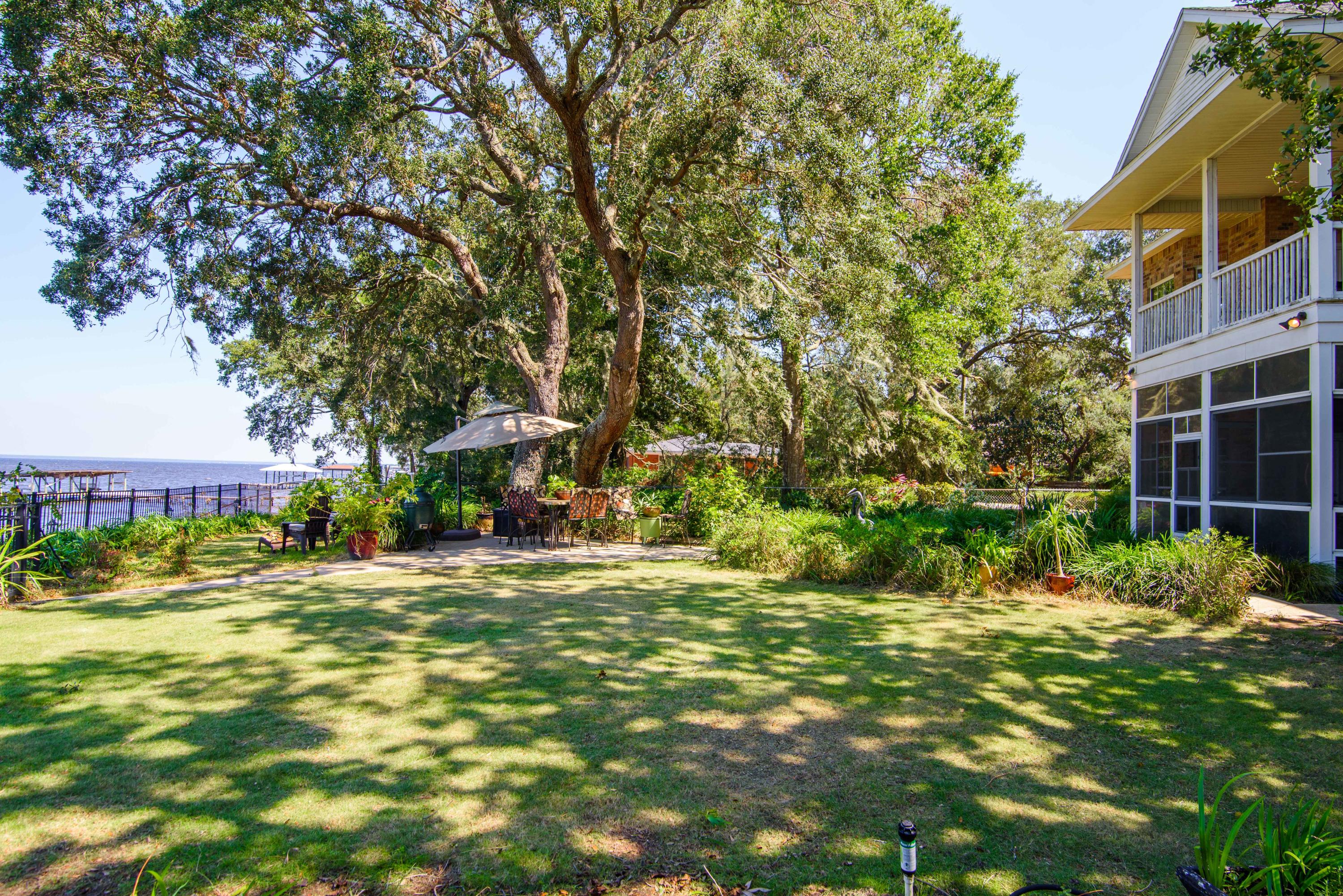 HICKORY SHORES - Residential