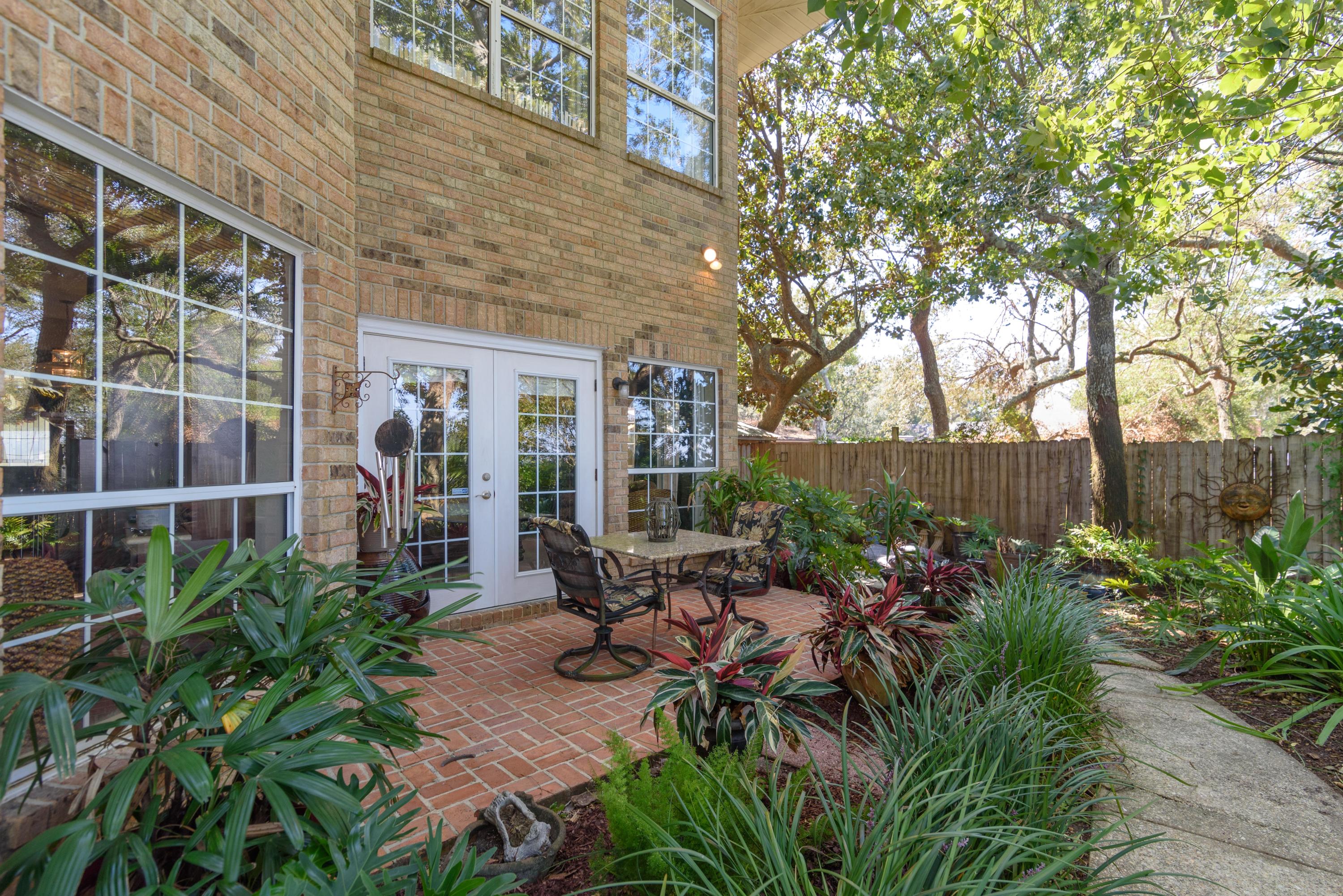 HICKORY SHORES - Residential