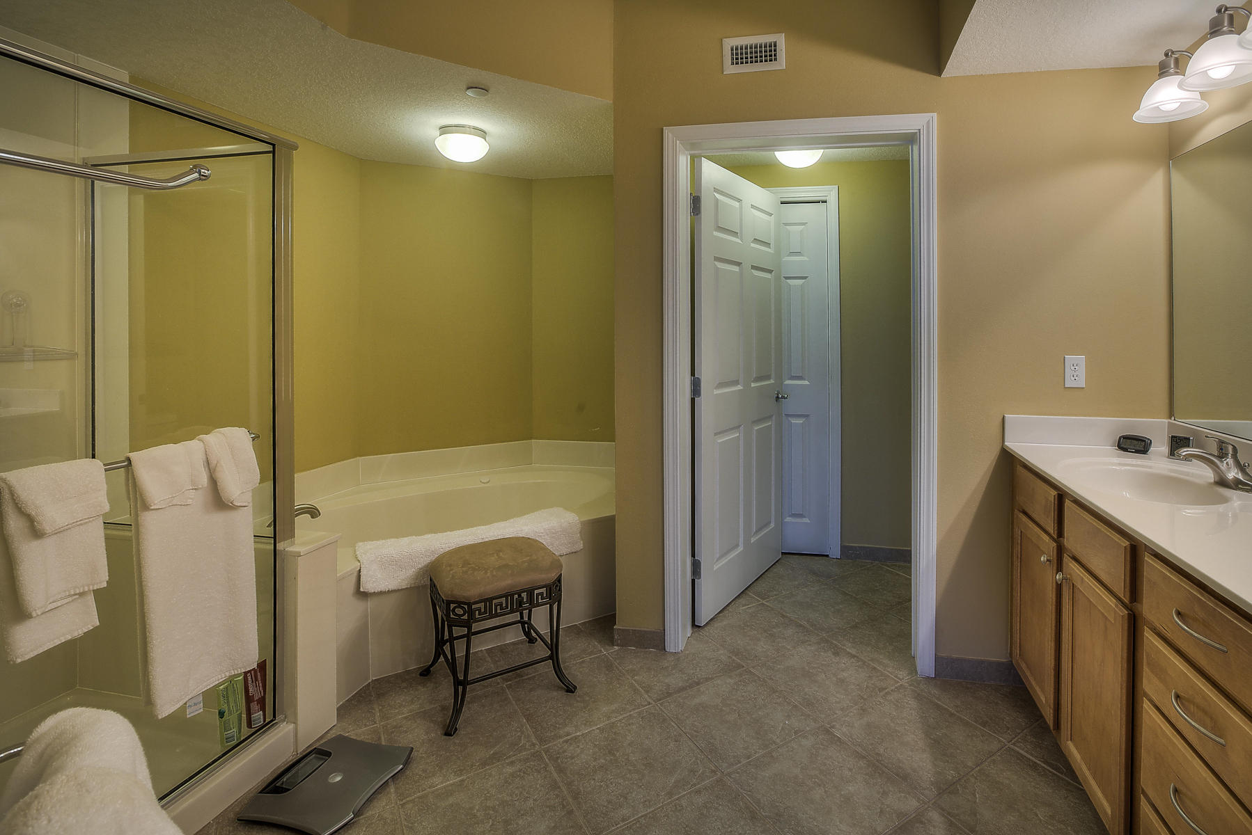 MAGNOLIA BAY CLUB - Residential